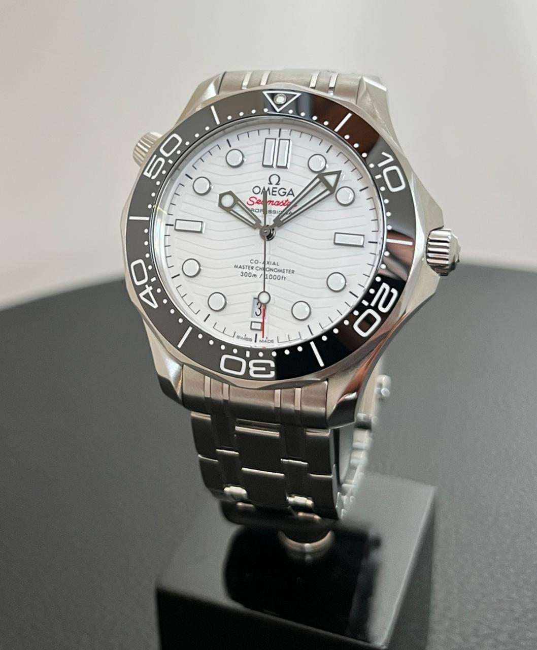 SEAMASTER DIVER 300 WHITE DIAL (2023)