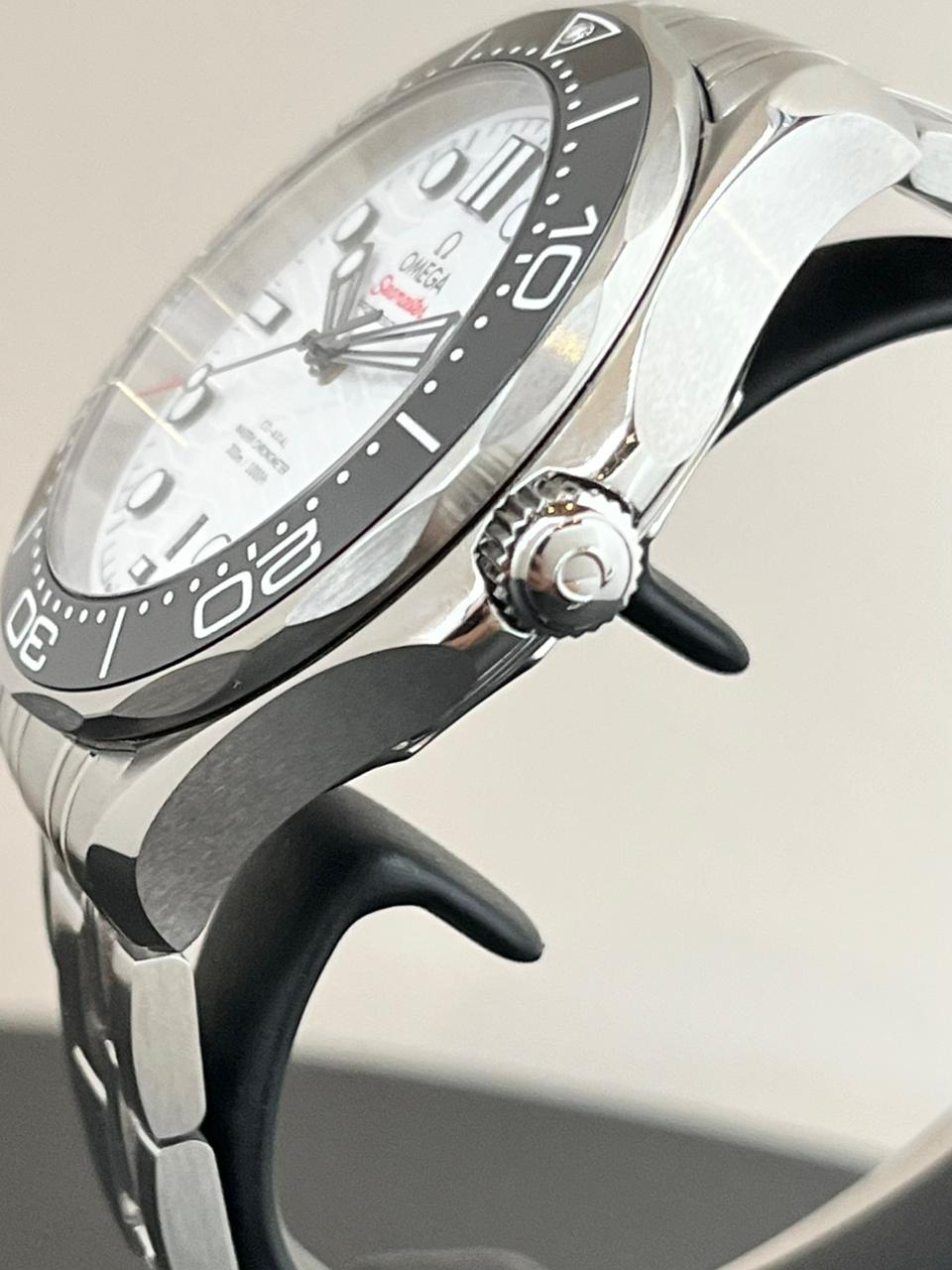 SEAMASTER DIVER 300 WHITE DIAL (2023)