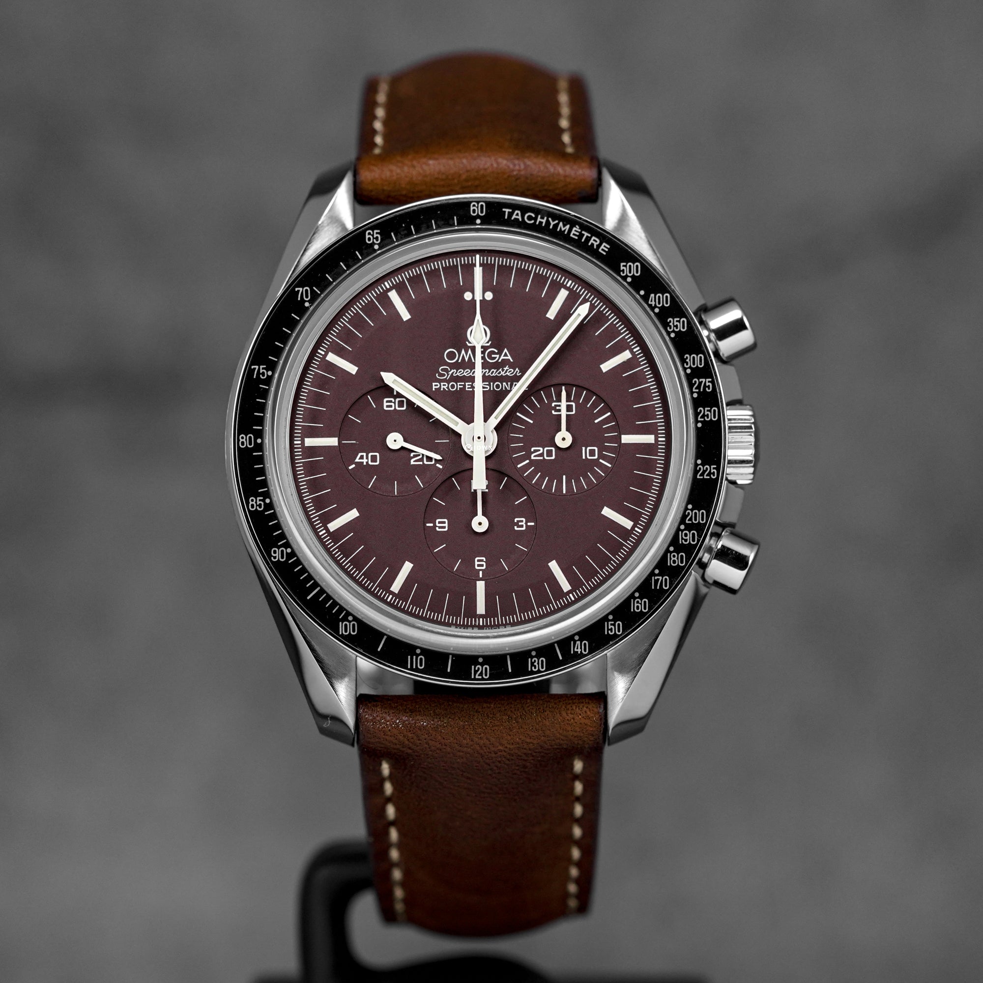 harga omega speedmaster moonwatch brown