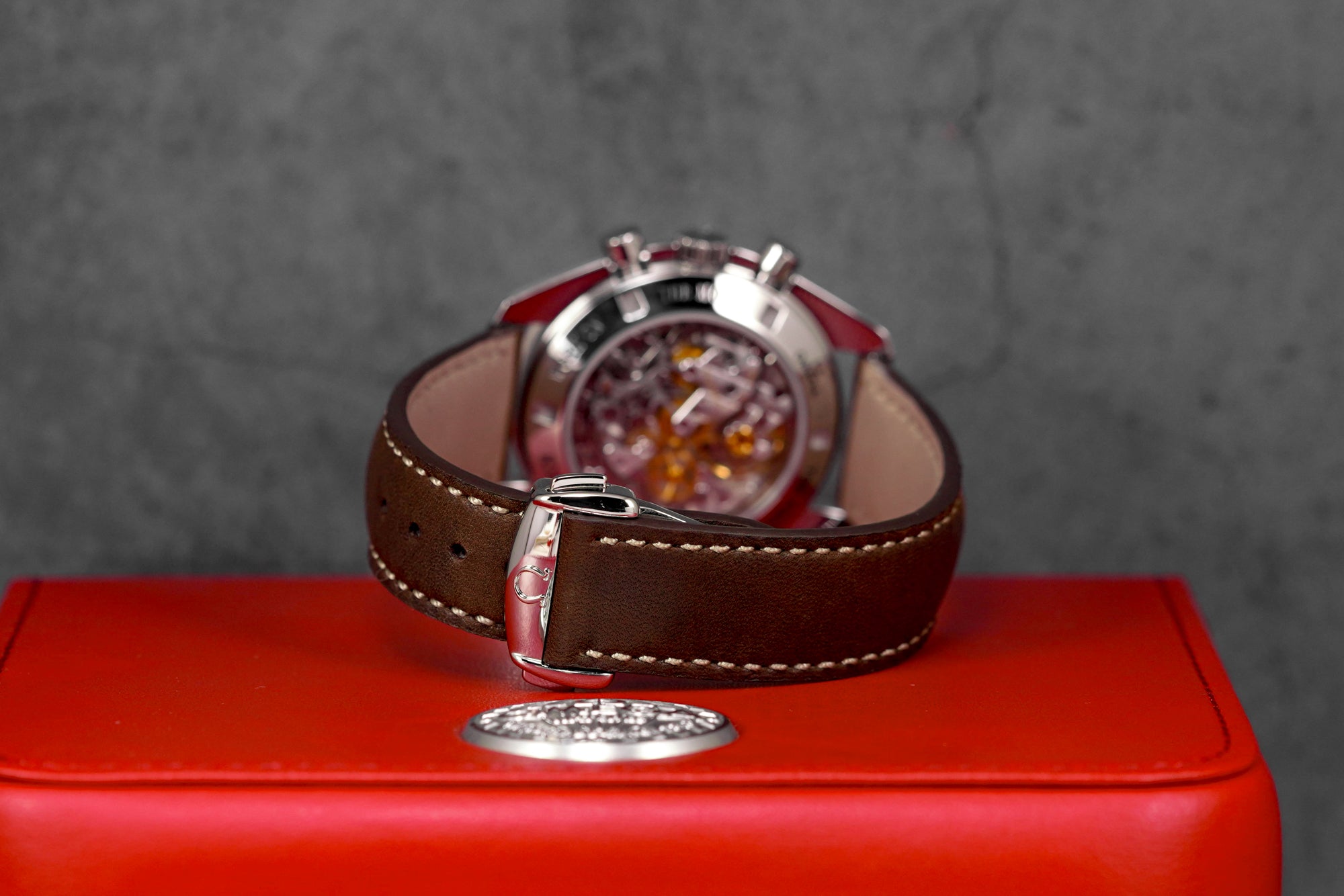 harga omega speedmaster moonwatch brown