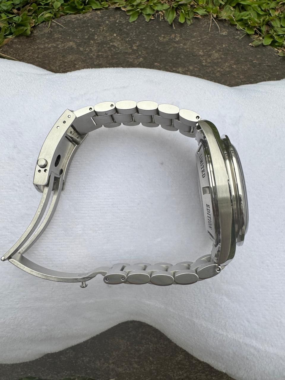 SPEEDMASTER SCHUMACHER 'THE LEGEND' WHITE PANDA DIAL LIMITED EDITION (UNDATED)