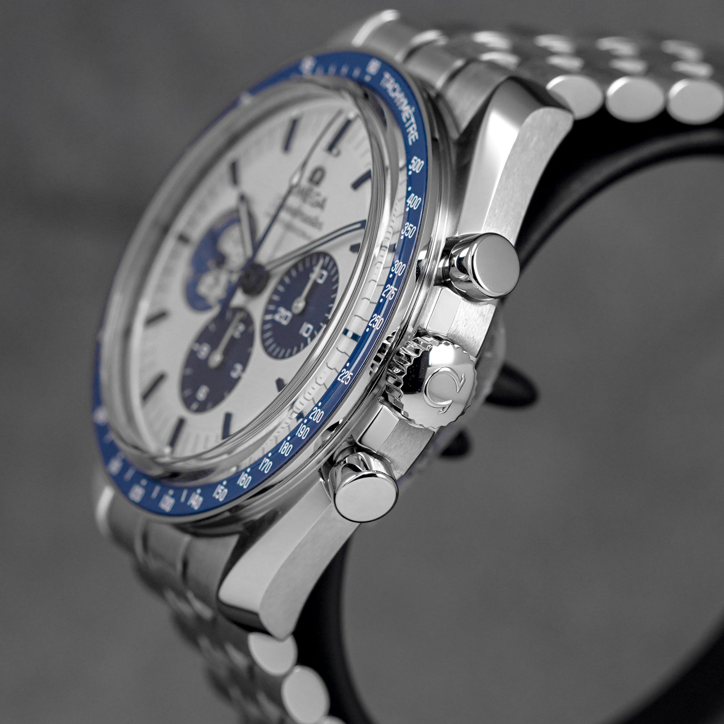 harga omega speedmaster silver snoopy award