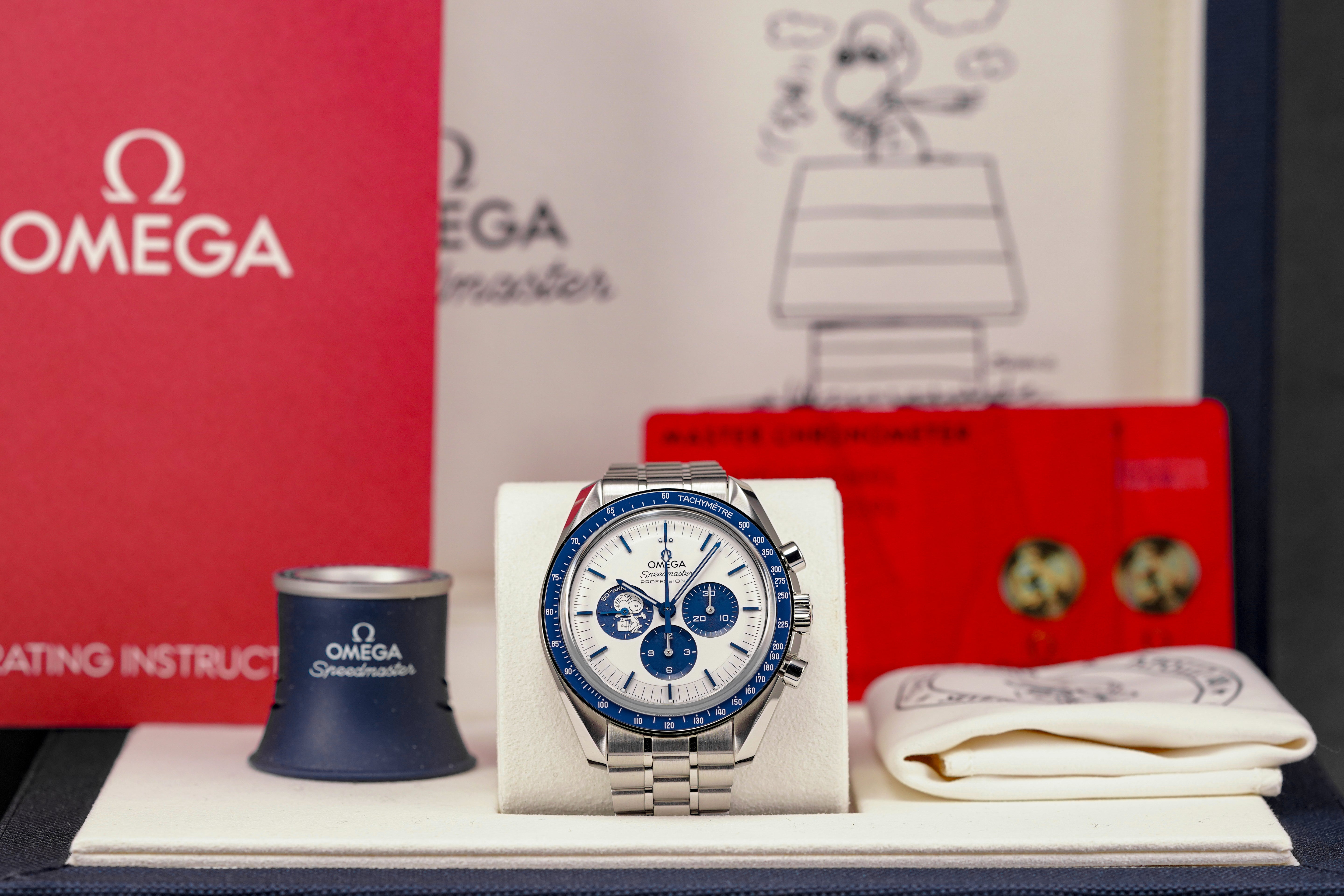 harga omega speedmaster silver snoopy award