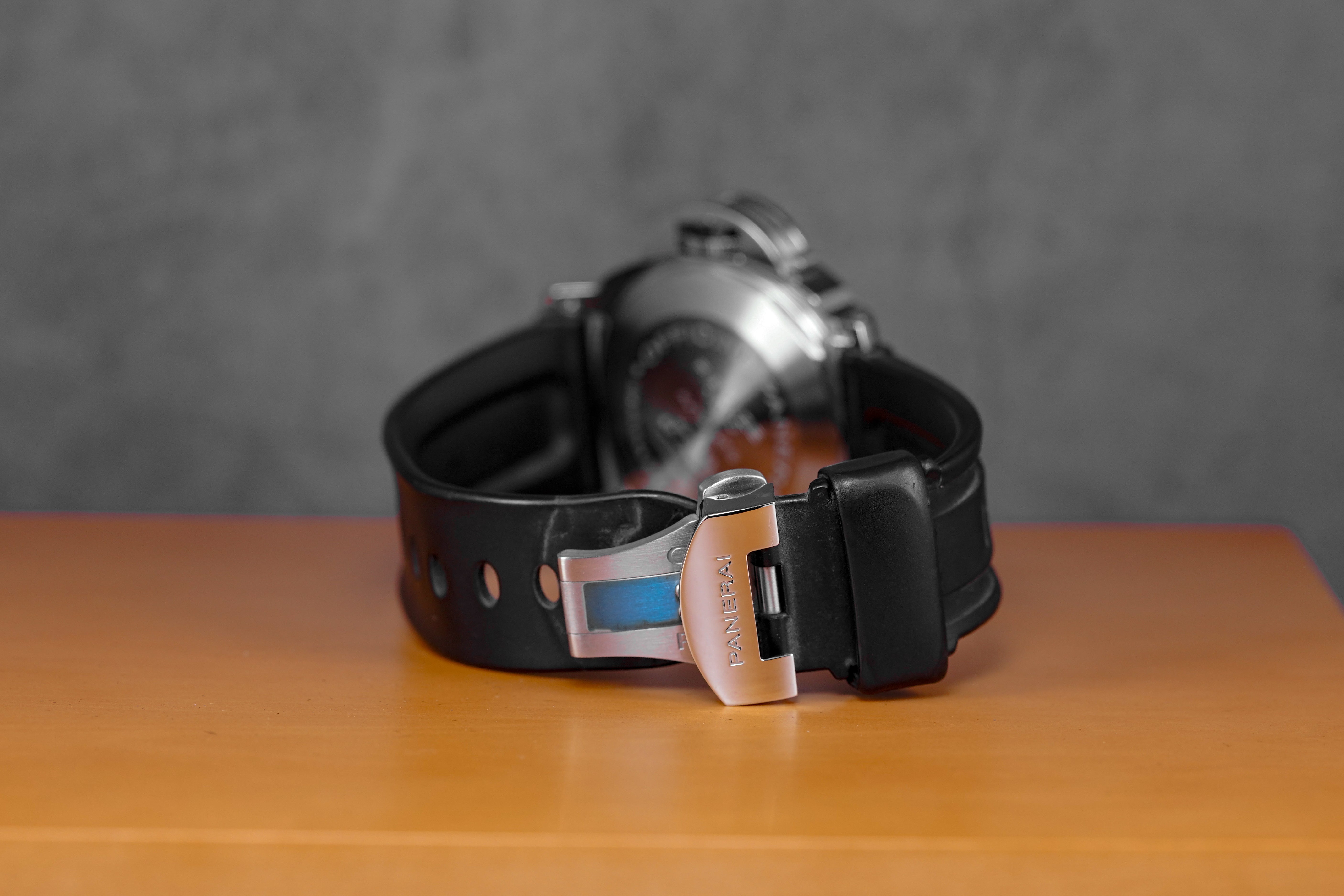 LUMINOR POWER RESERVE 44MM BLACK DIAL PAM 90 (2011)