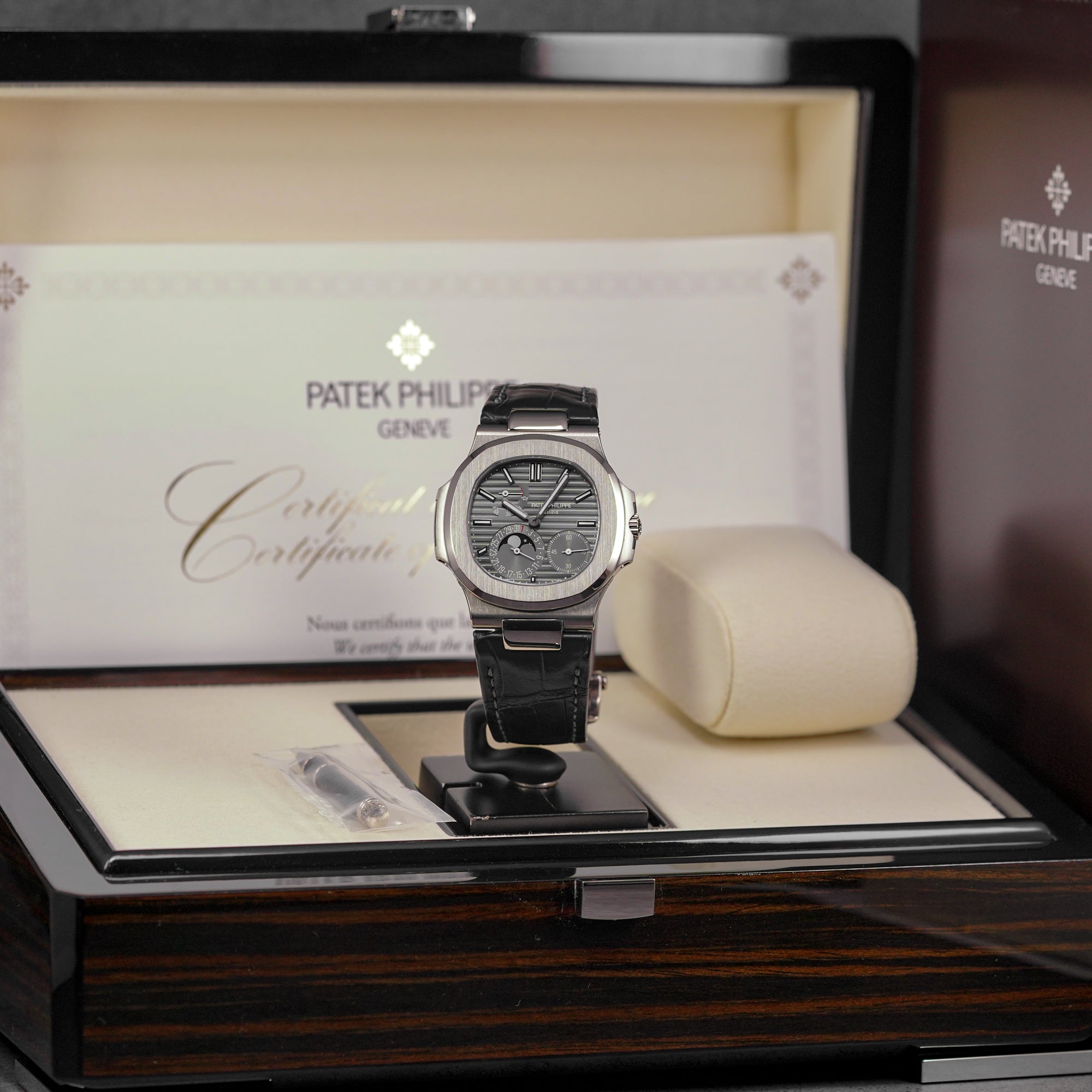 NAUTILUS 5712G WHITEGOLD MOONPHASE GREY DIAL (2021)