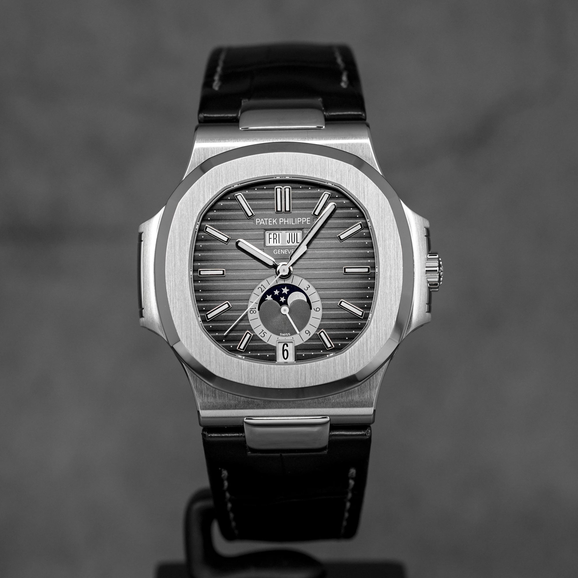 NAUTILUS 5726A ANNUAL CALENDAR MOONPHASE (2026)