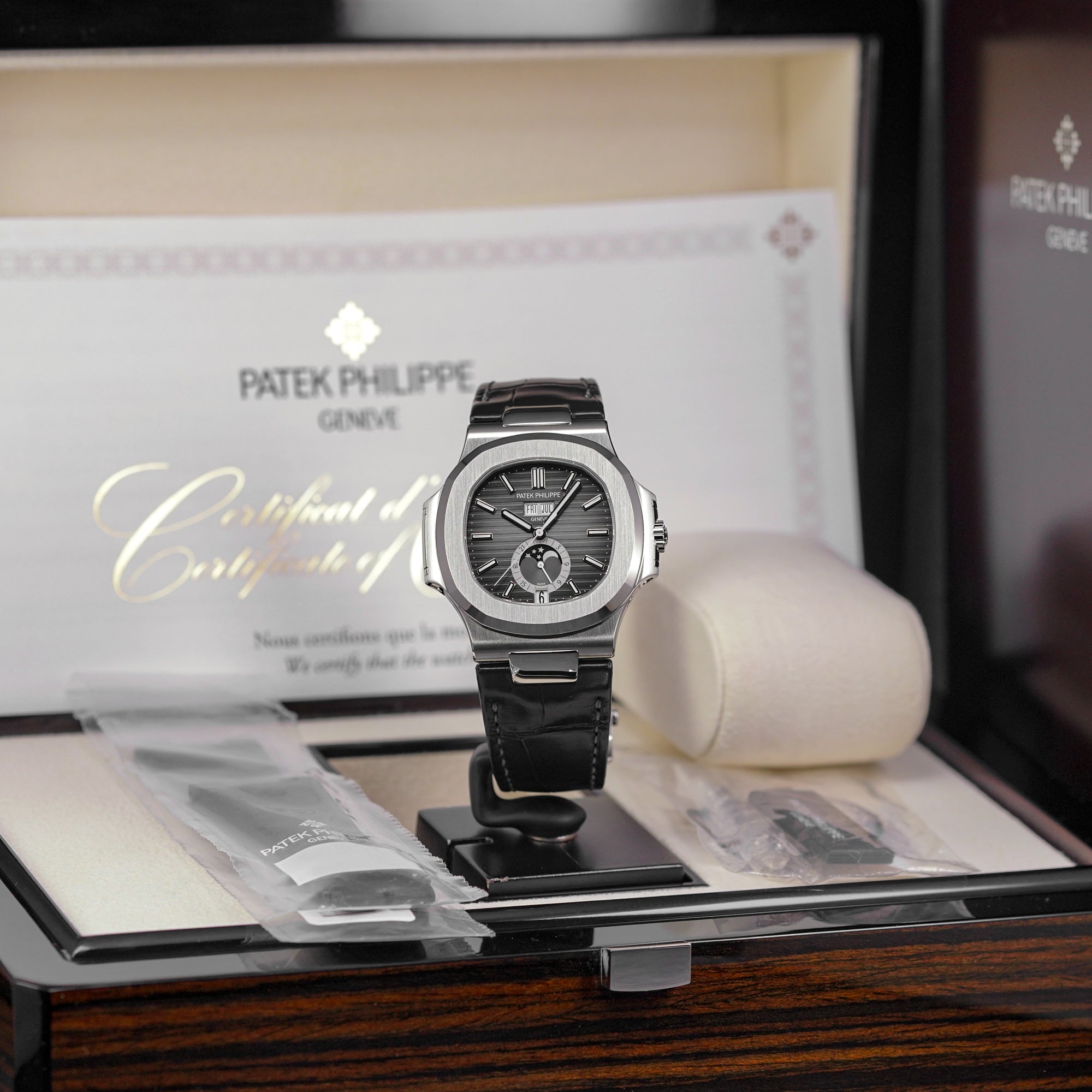 NAUTILUS 5726A ANNUAL CALENDAR MOONPHASE (2026)