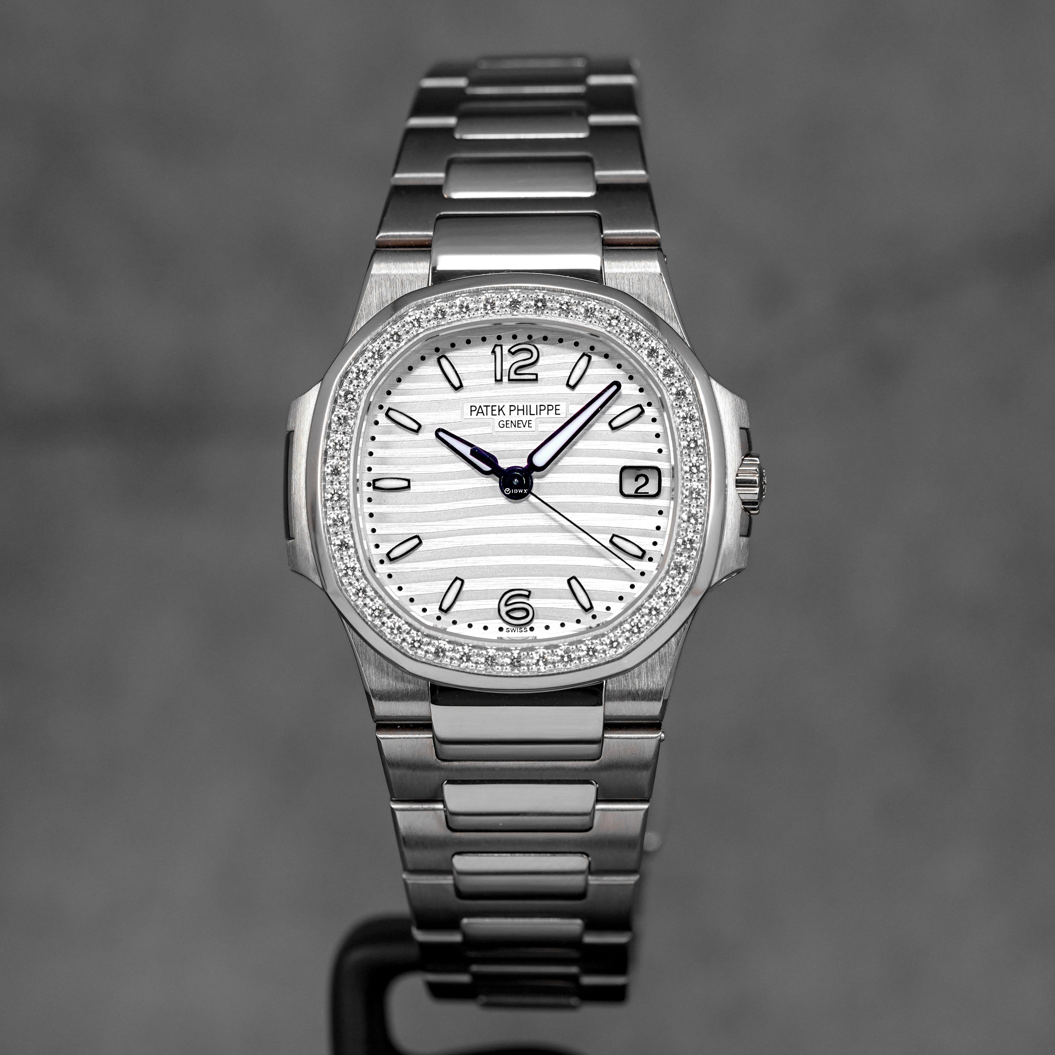 harga patek philippe nautilus 7010/1g