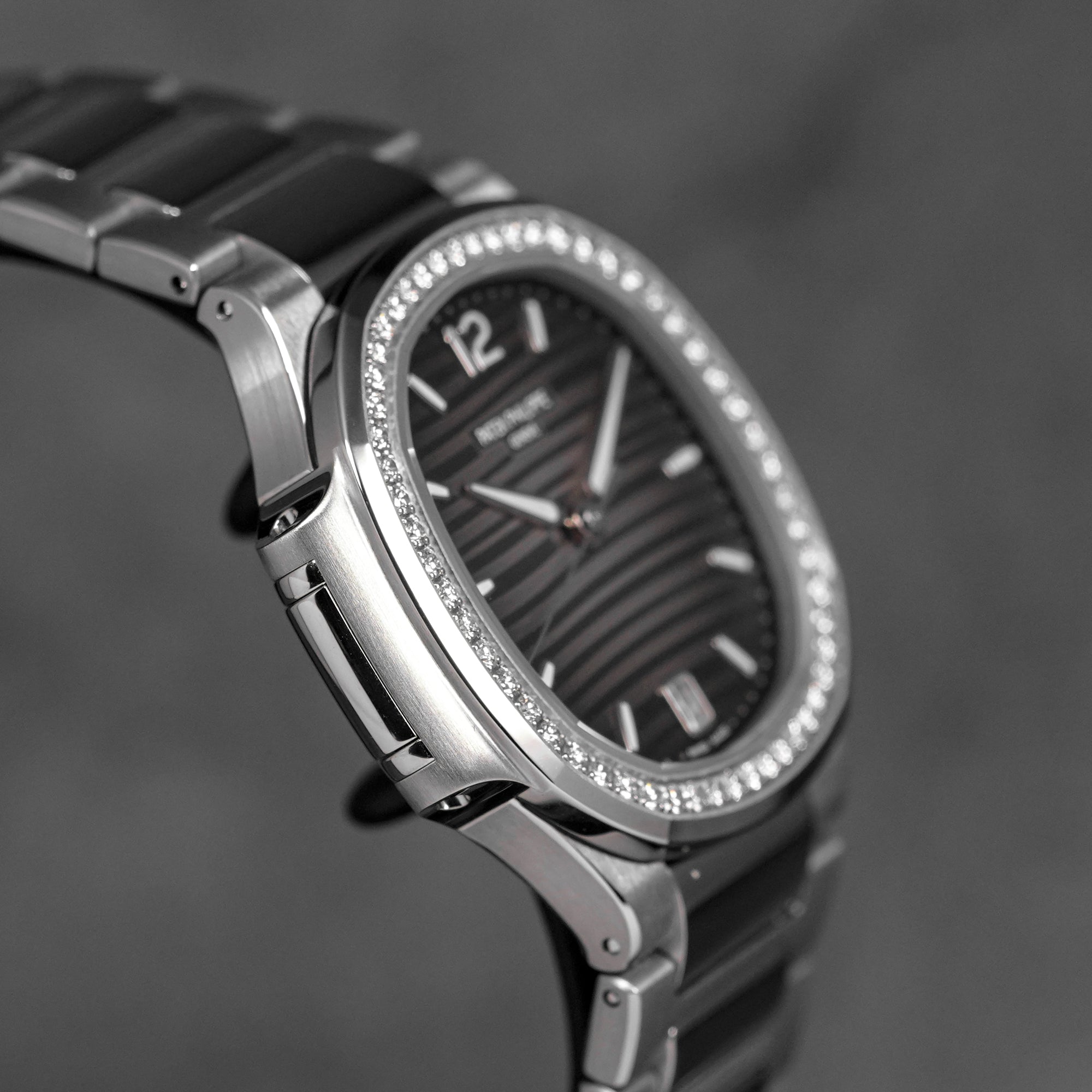 NAUTILUS 7118/1200A GRAY DIAL DIAMOND BEZEL (2022)
