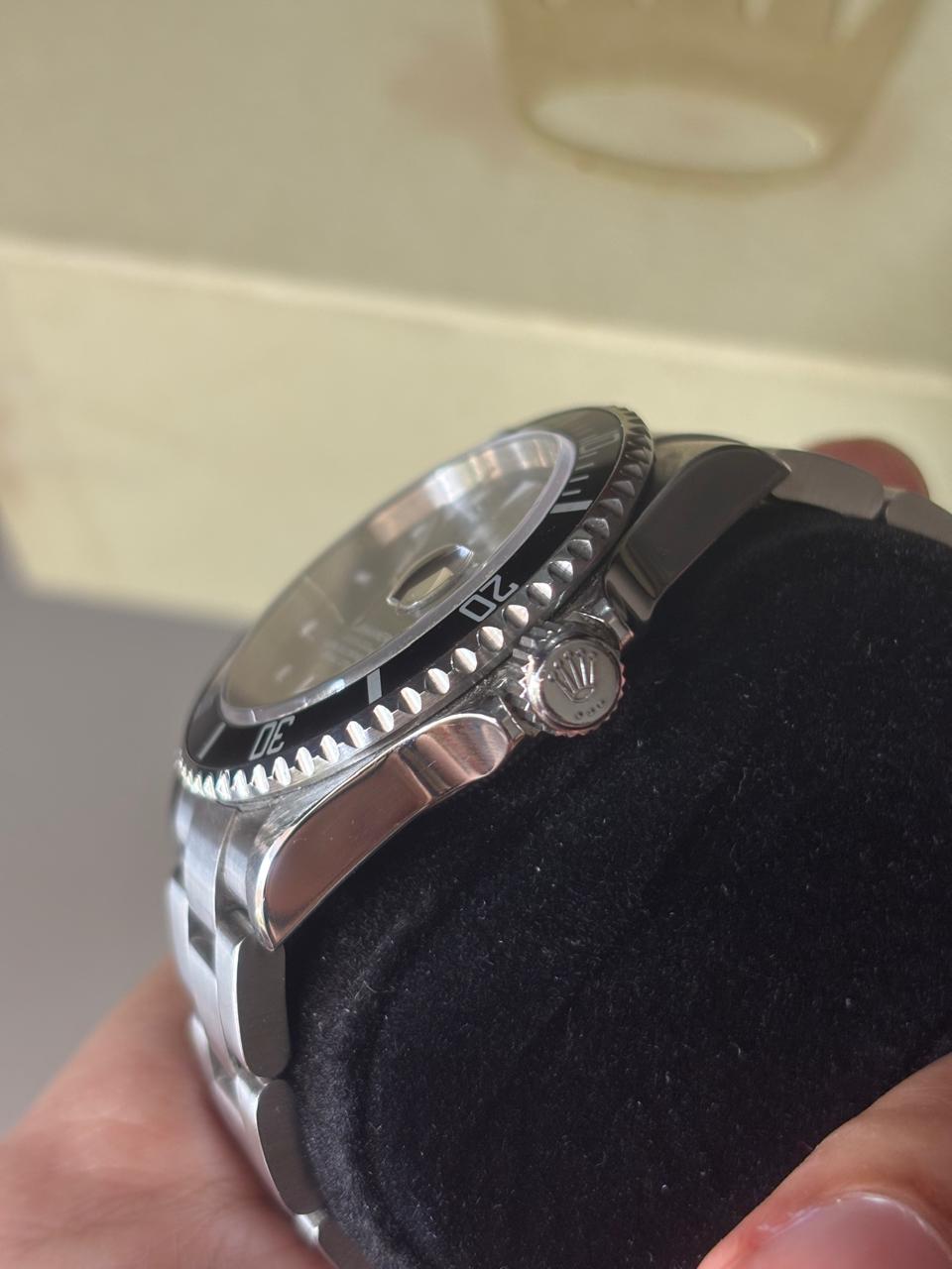 SUBMARINER DATE 40MM 16610 'V SERIES' (2009)