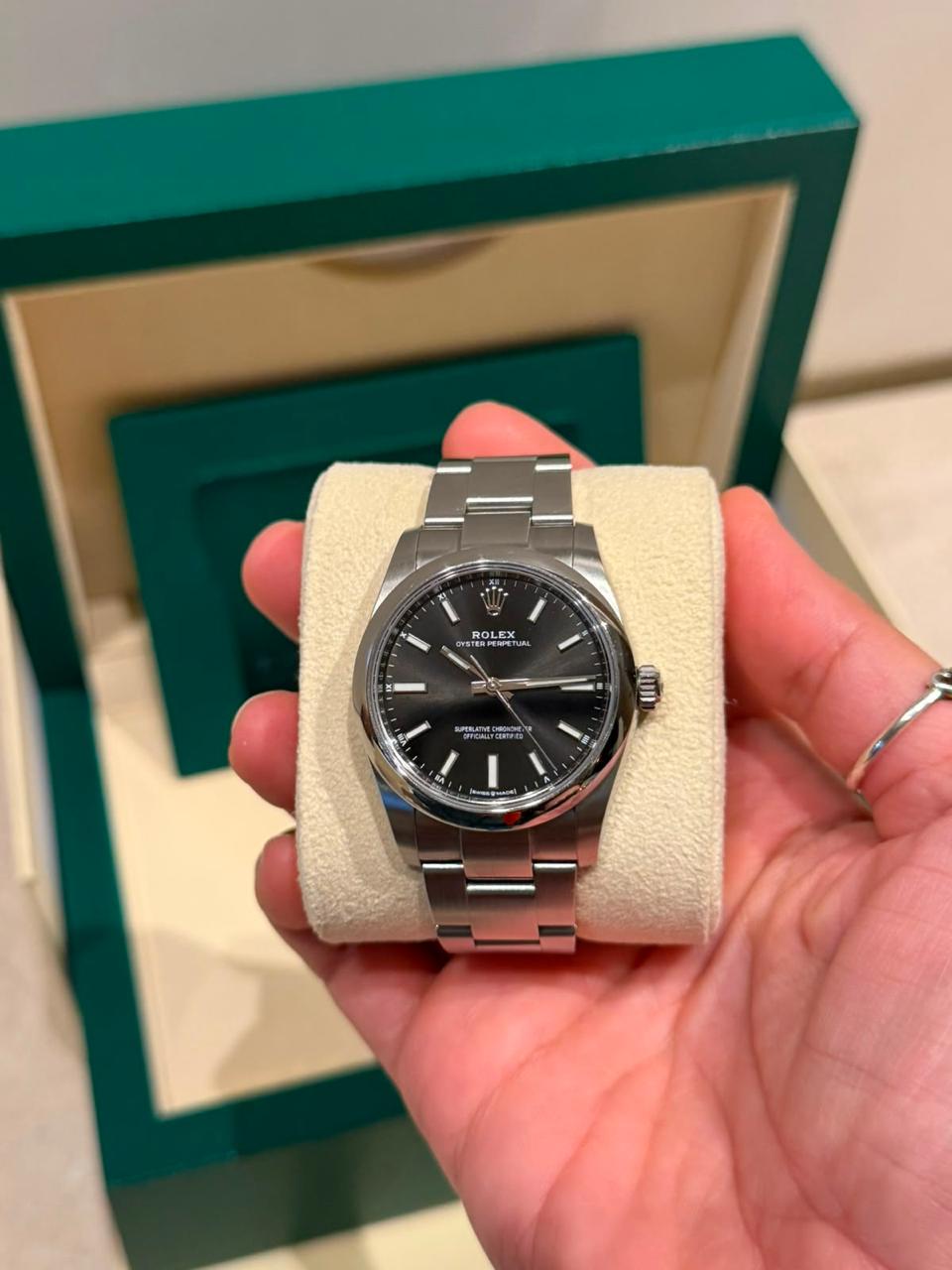 OYSTER PERPETUAL 34MM BLACK DIAL (2024)