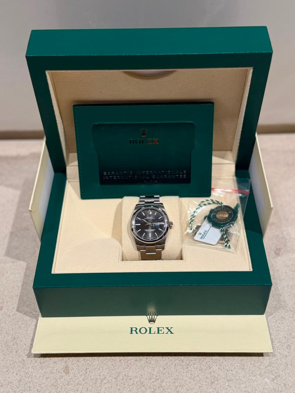 OYSTER PERPETUAL 34MM BLACK DIAL (2024)