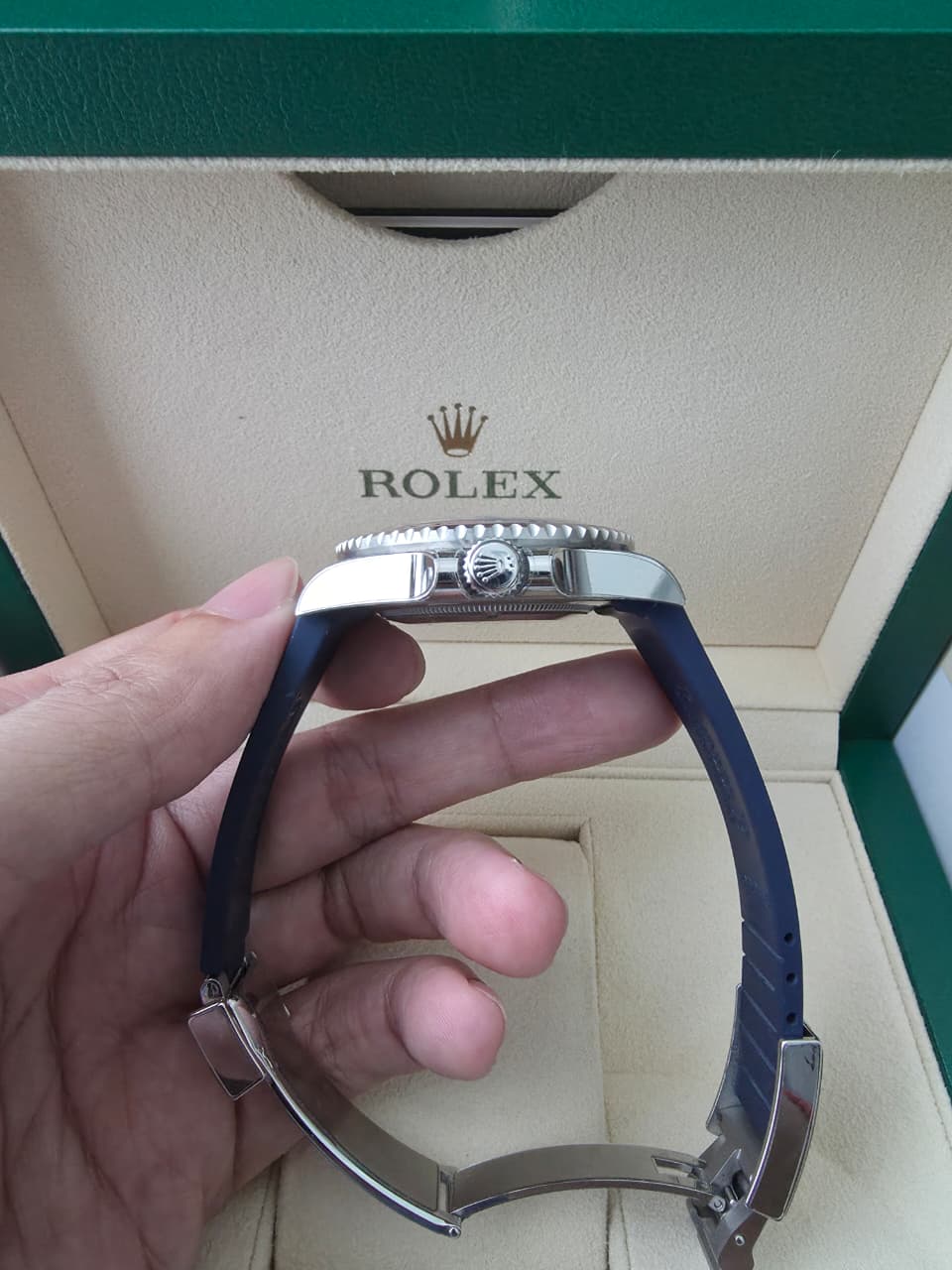 GMT MASTER-II PEPSI WITH RUBBER-B STRAP (2022)