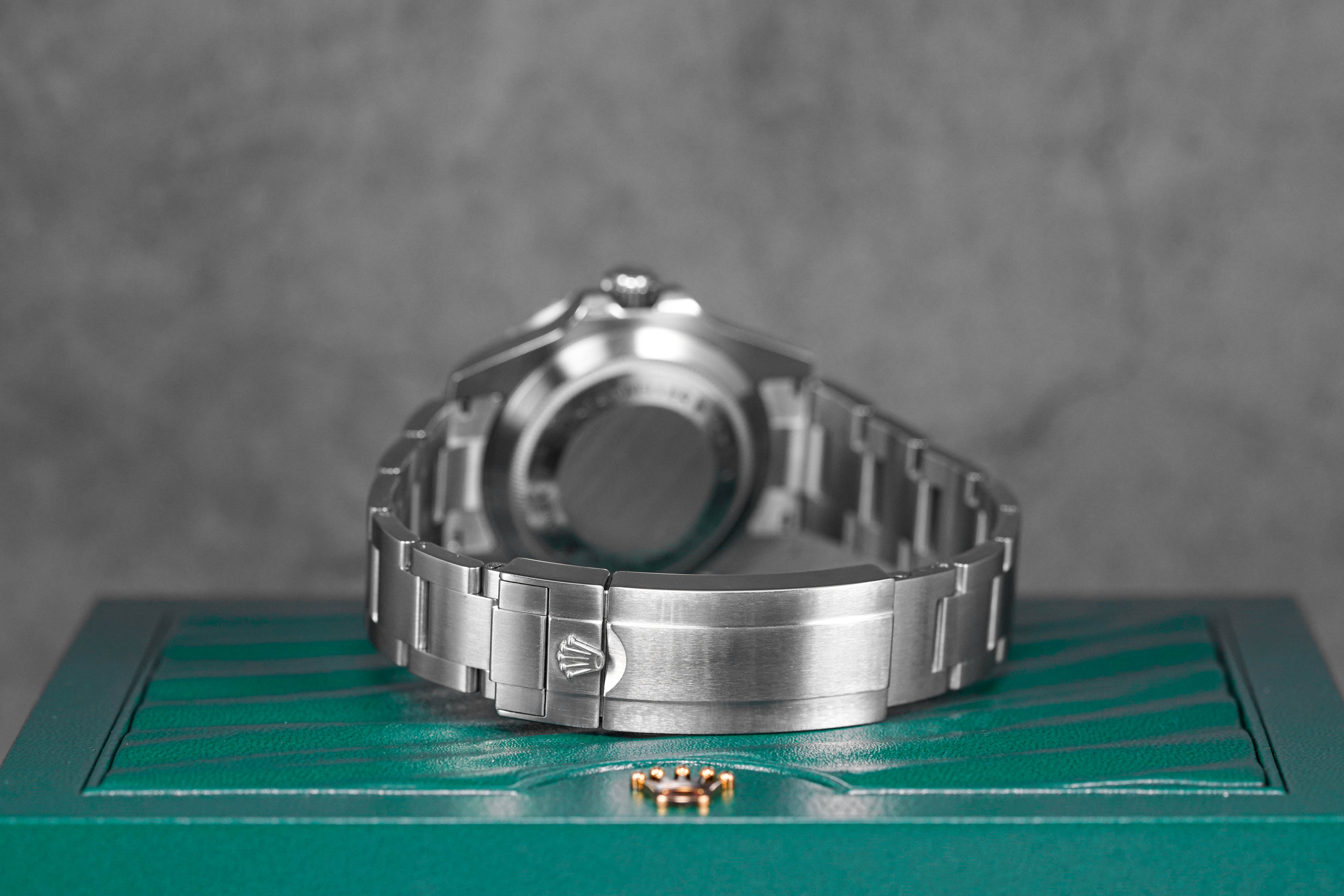 harga rolex sea dweller 4000 black indonesia