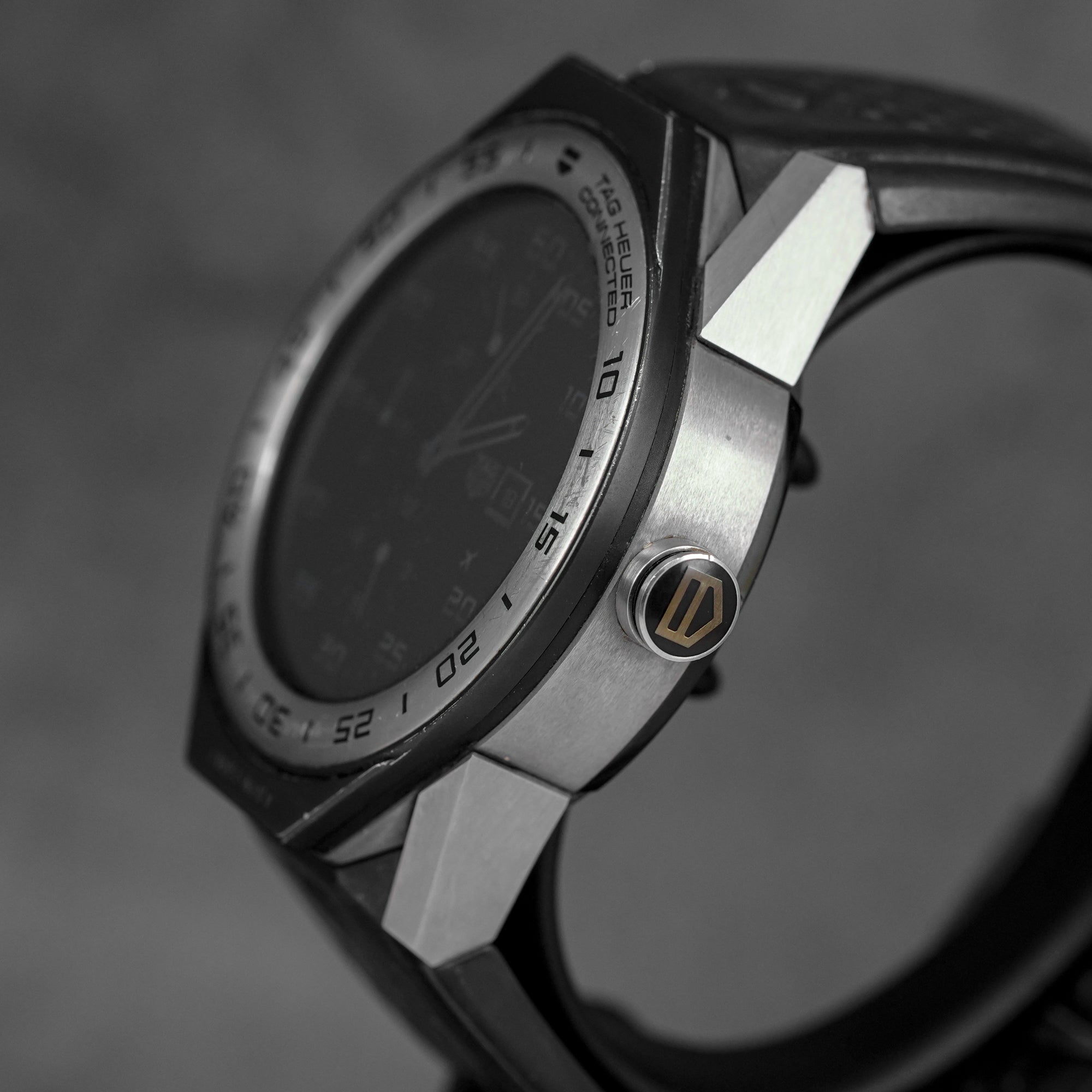 CONNECTED MODULAR 45MM TITANIUM (WATCH & BOX)