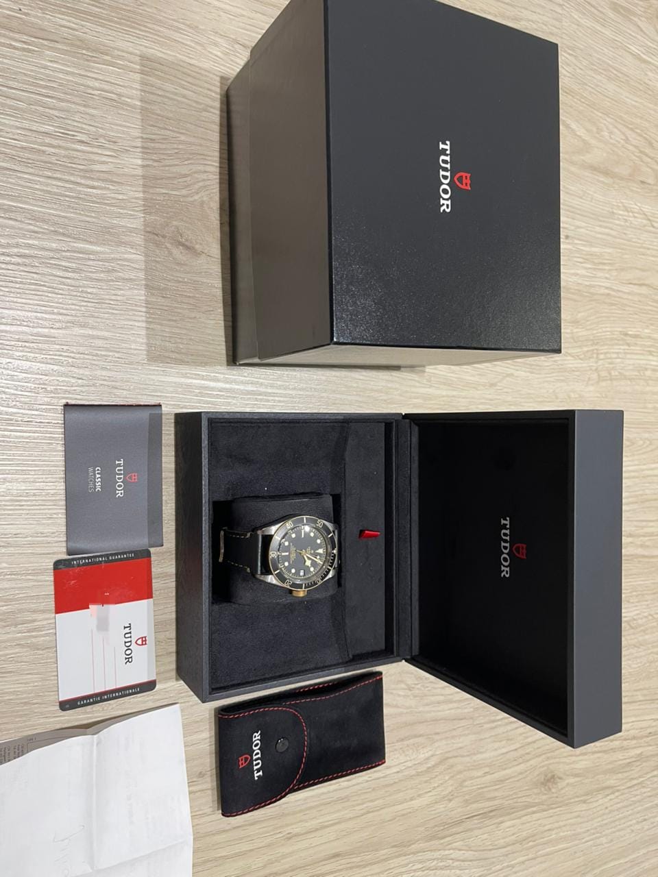 BLACK BAY TWOTONE YELLOWGOLD BLACK DIAL LEATHER STRAP (2018)