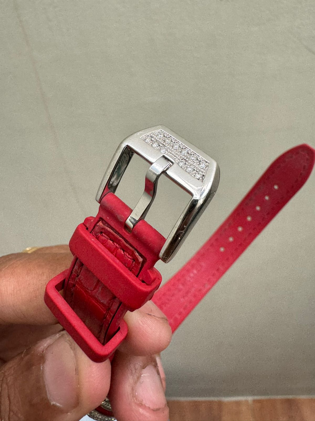 V32 RED DIAMOND DIAL (2021)