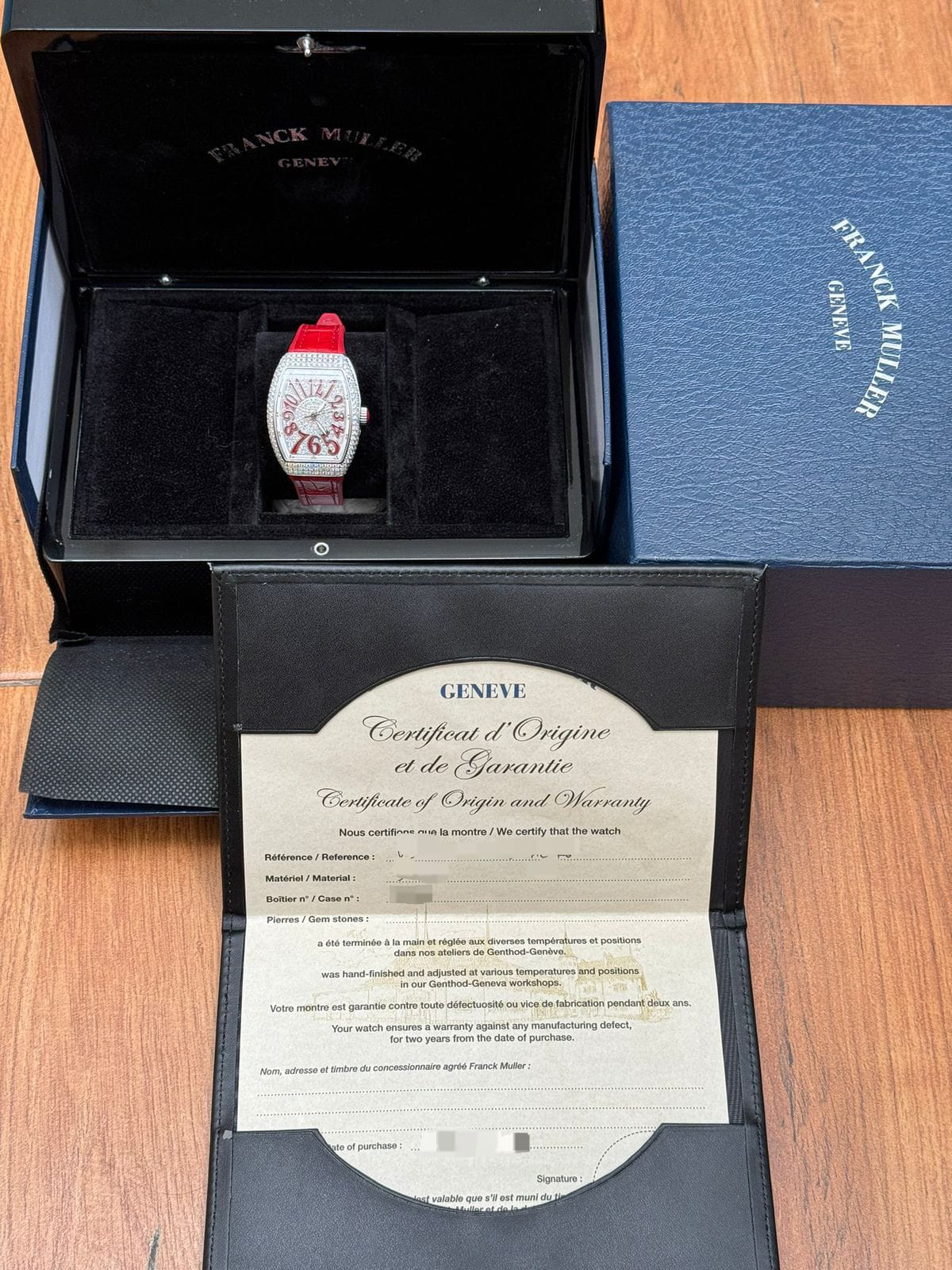 V32 RED DIAMOND DIAL (2021)