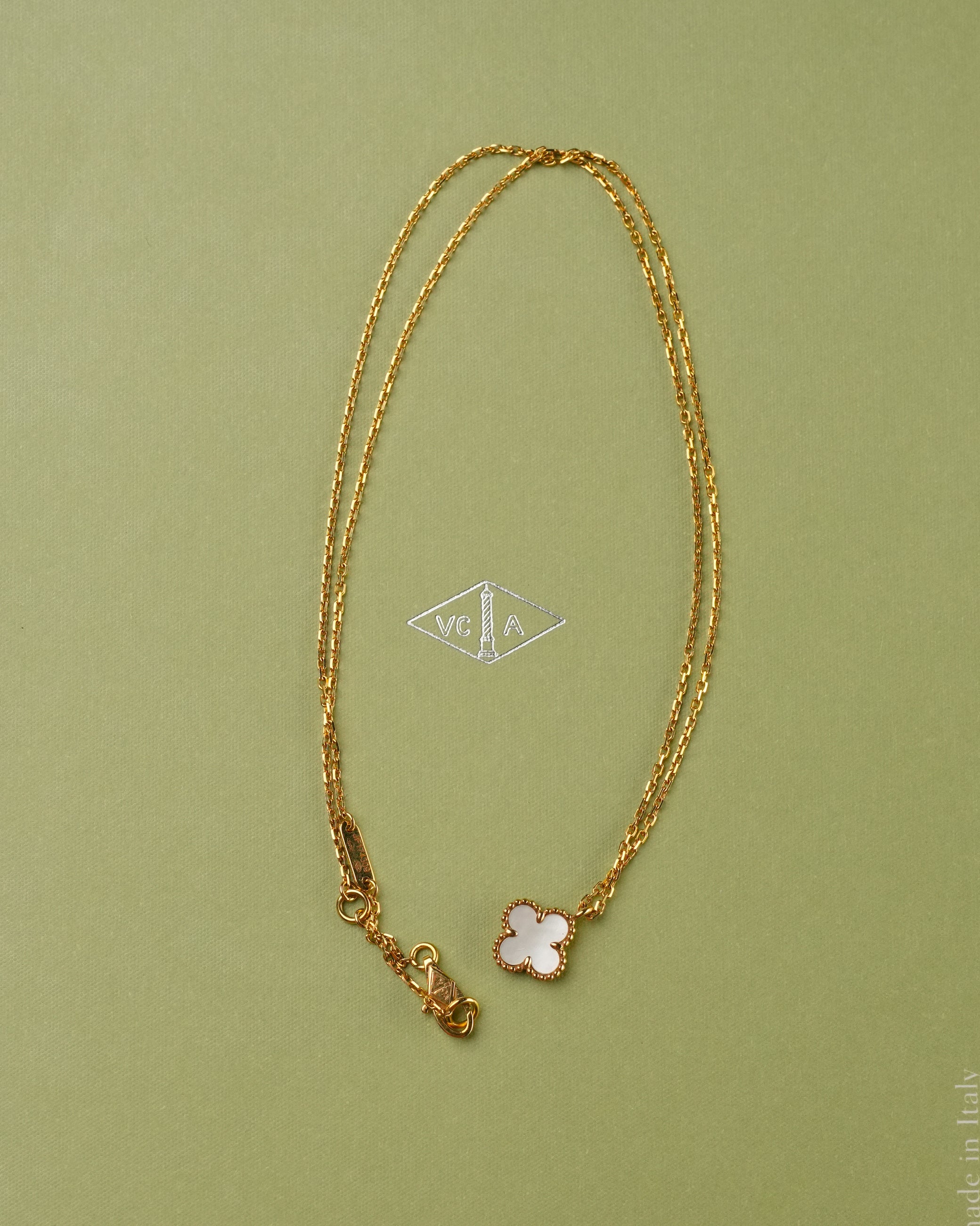 SWEET ALHAMBRA NECKLACE 18K GOLD MOTHER OF PEARL