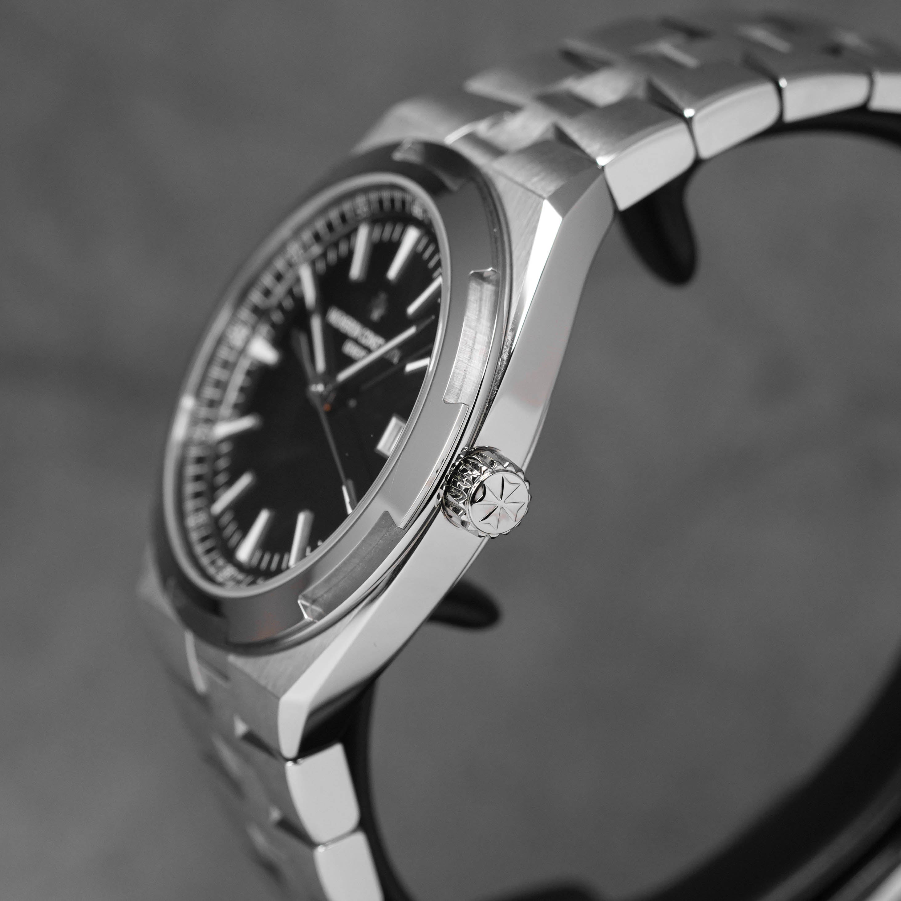 OVERSEAS BLACK DIAL (2024)