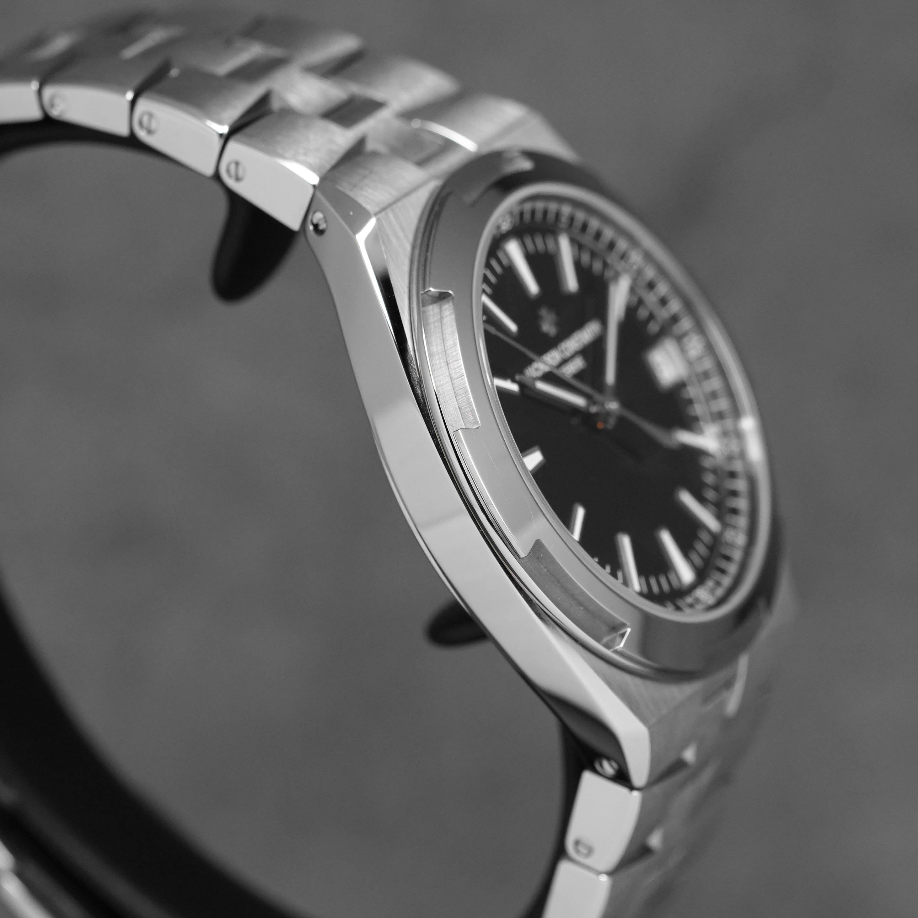 OVERSEAS BLACK DIAL (2024)