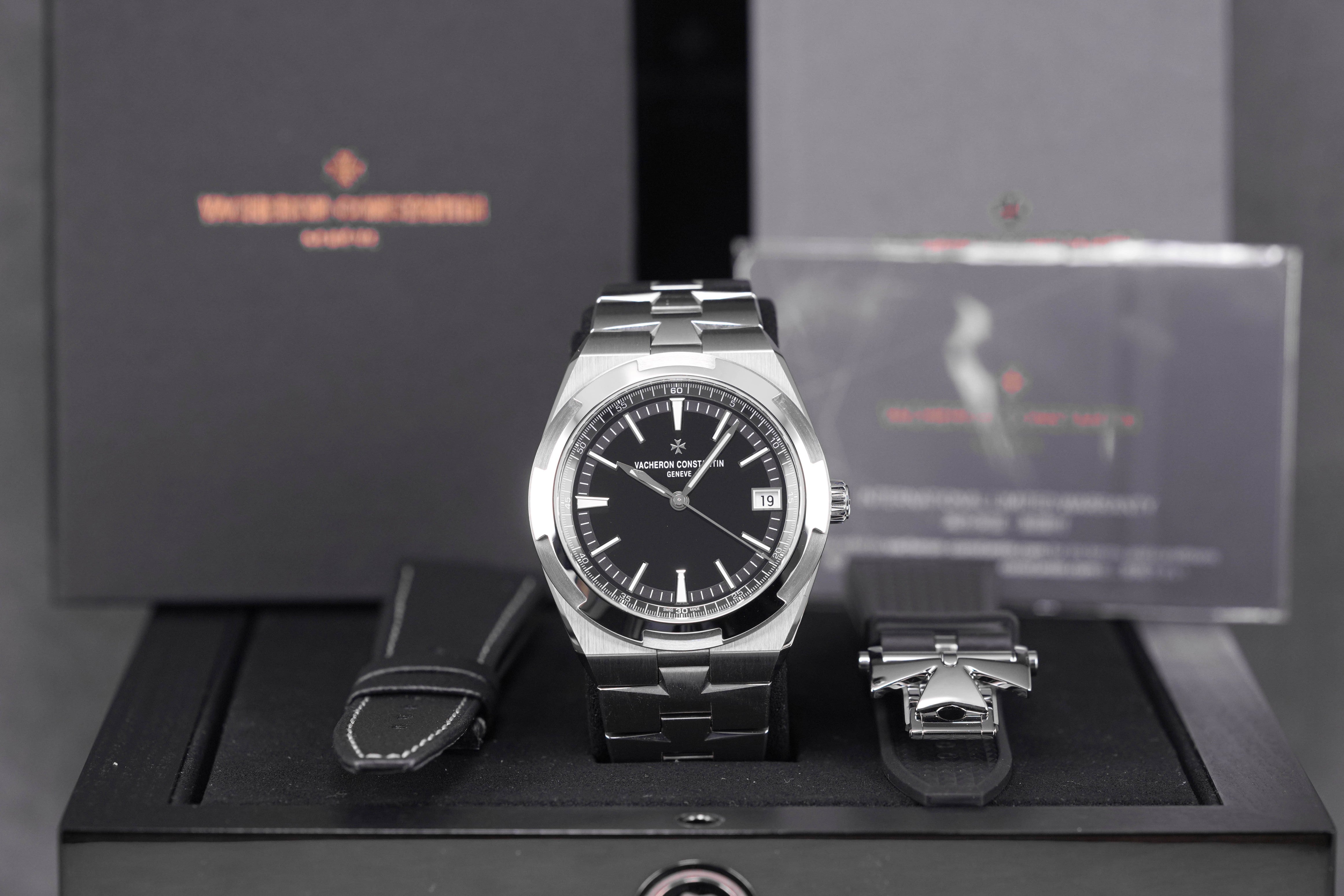 OVERSEAS BLACK DIAL (2024)