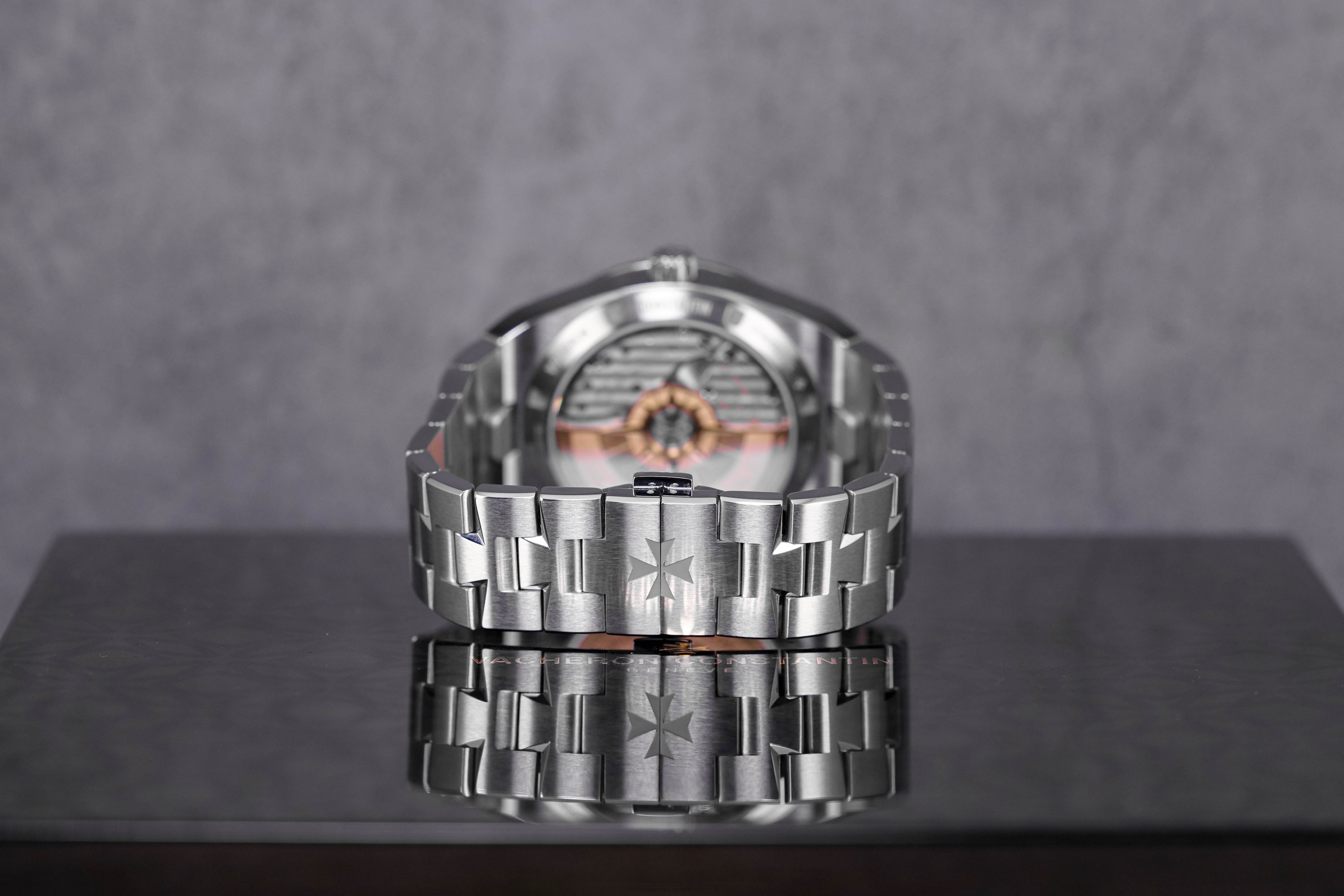 OVERSEAS BLACK DIAL (2024)