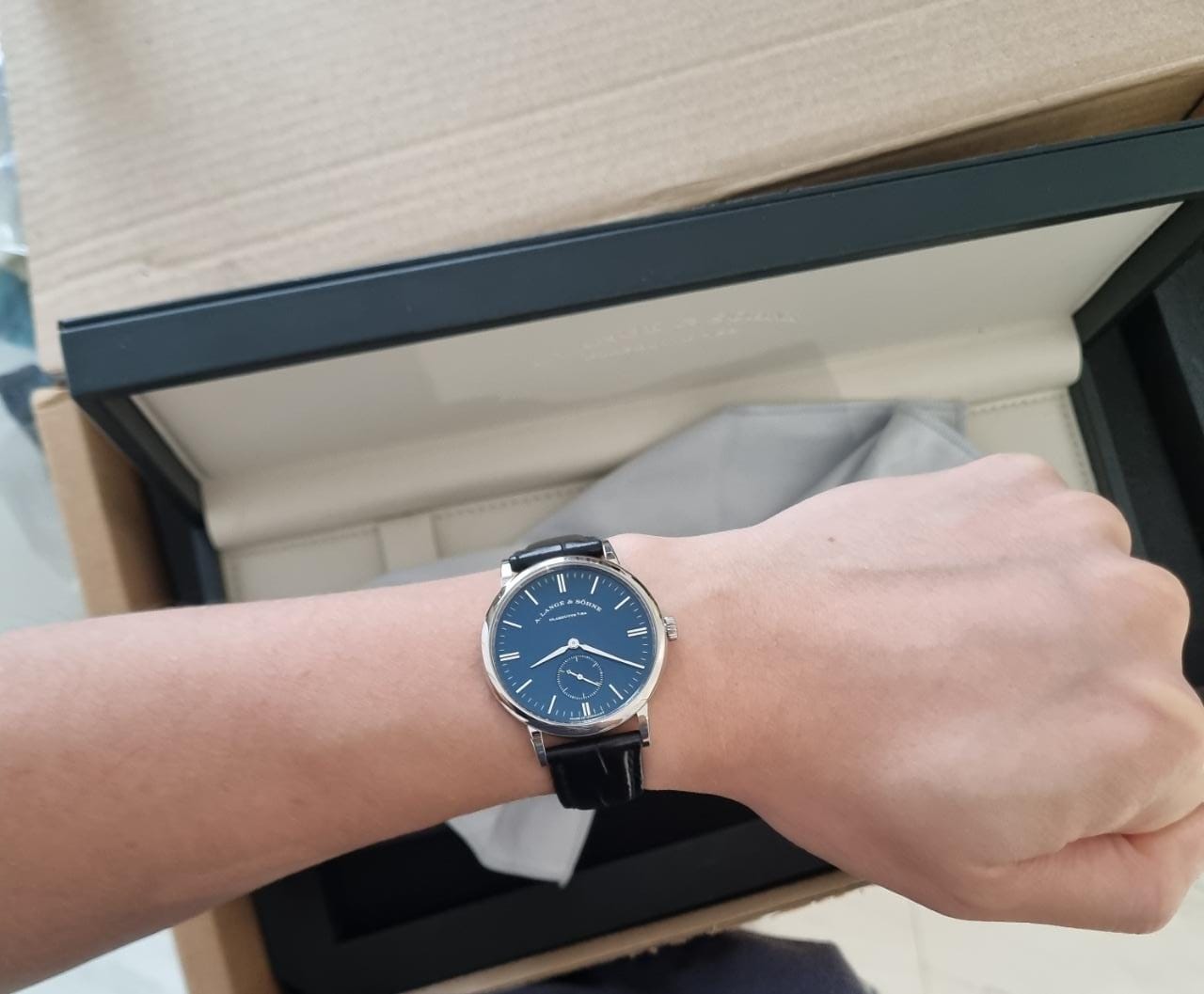 SAXONIA 25MM WHITEGOLD BLUE DIAL (2018)