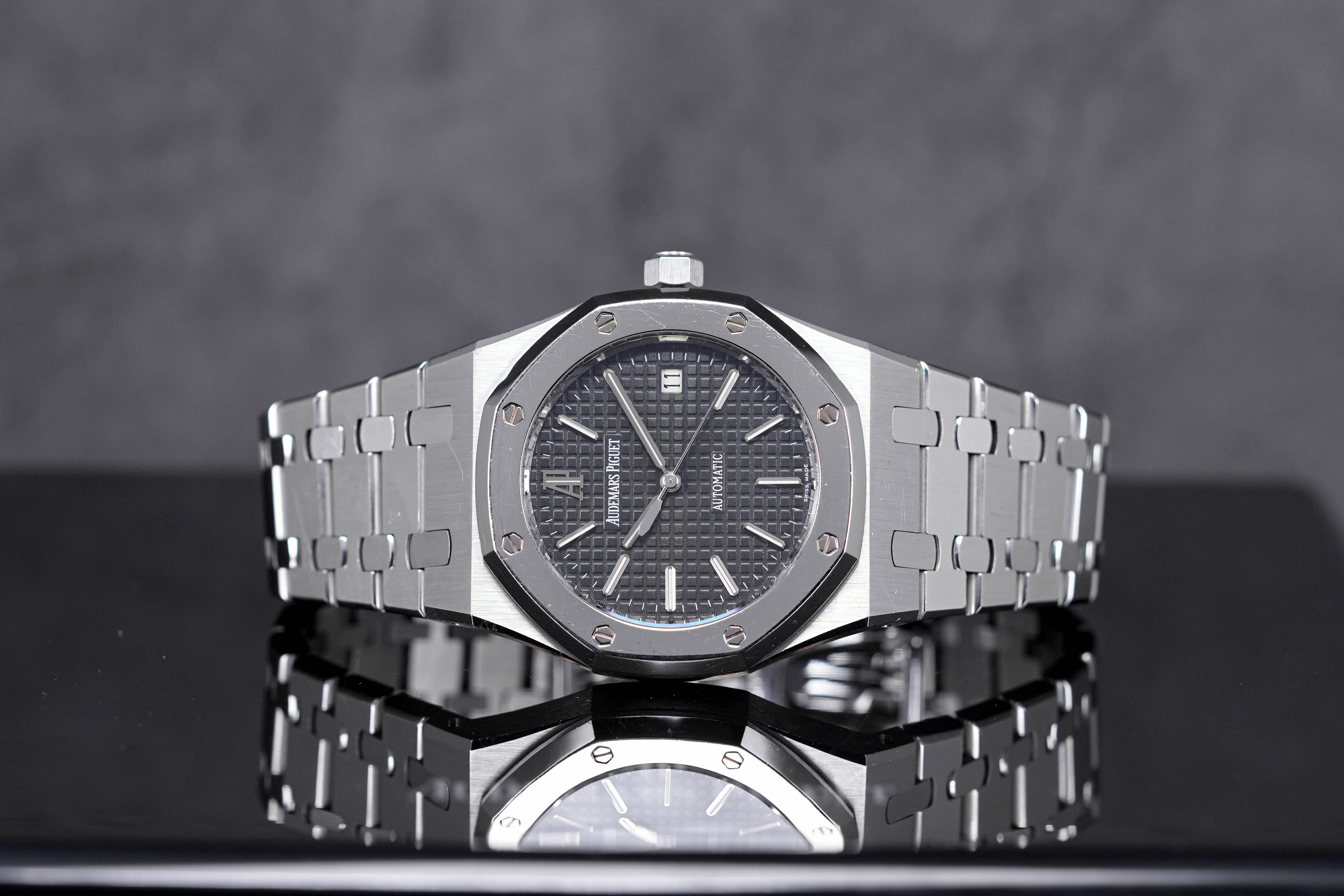 ROYAL OAK 39MM 15300ST PLATINUM BEZEL BLACK DIAL LIMITED EDITION (2010)