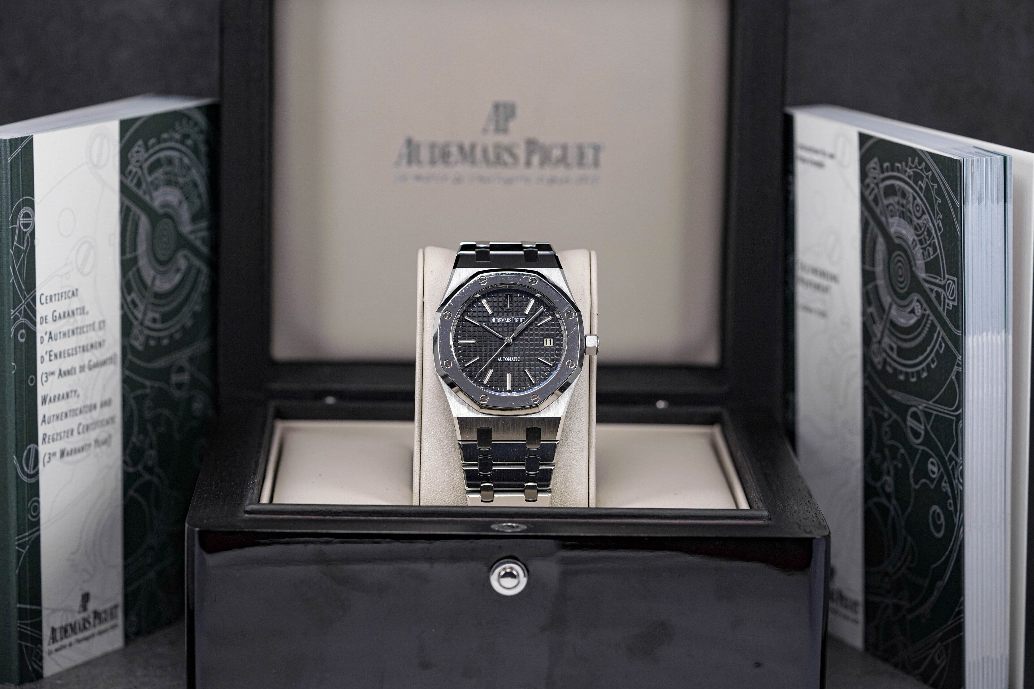 ROYAL OAK 39MM 15300ST PLATINUM BEZEL BLACK DIAL LIMITED EDITION (2010)