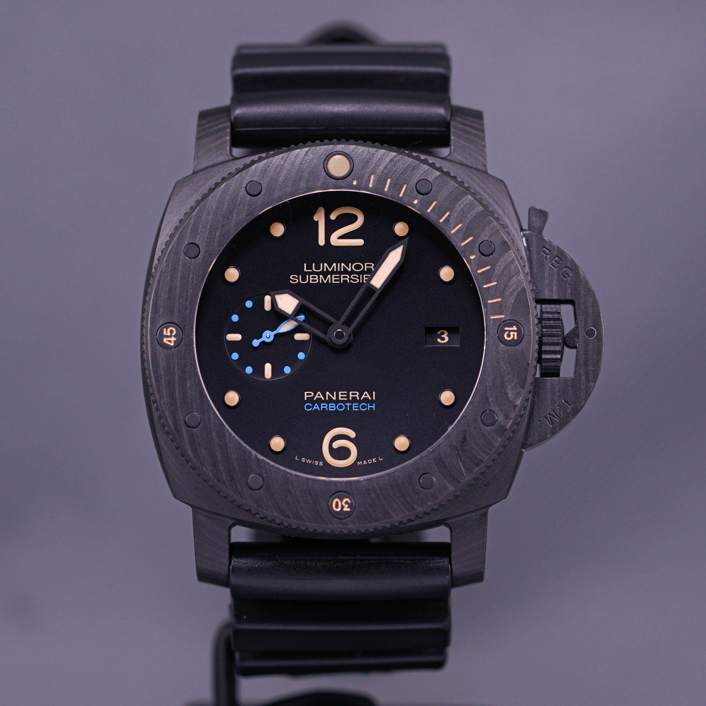 Panerai luminor submersible carbotech price hot sale