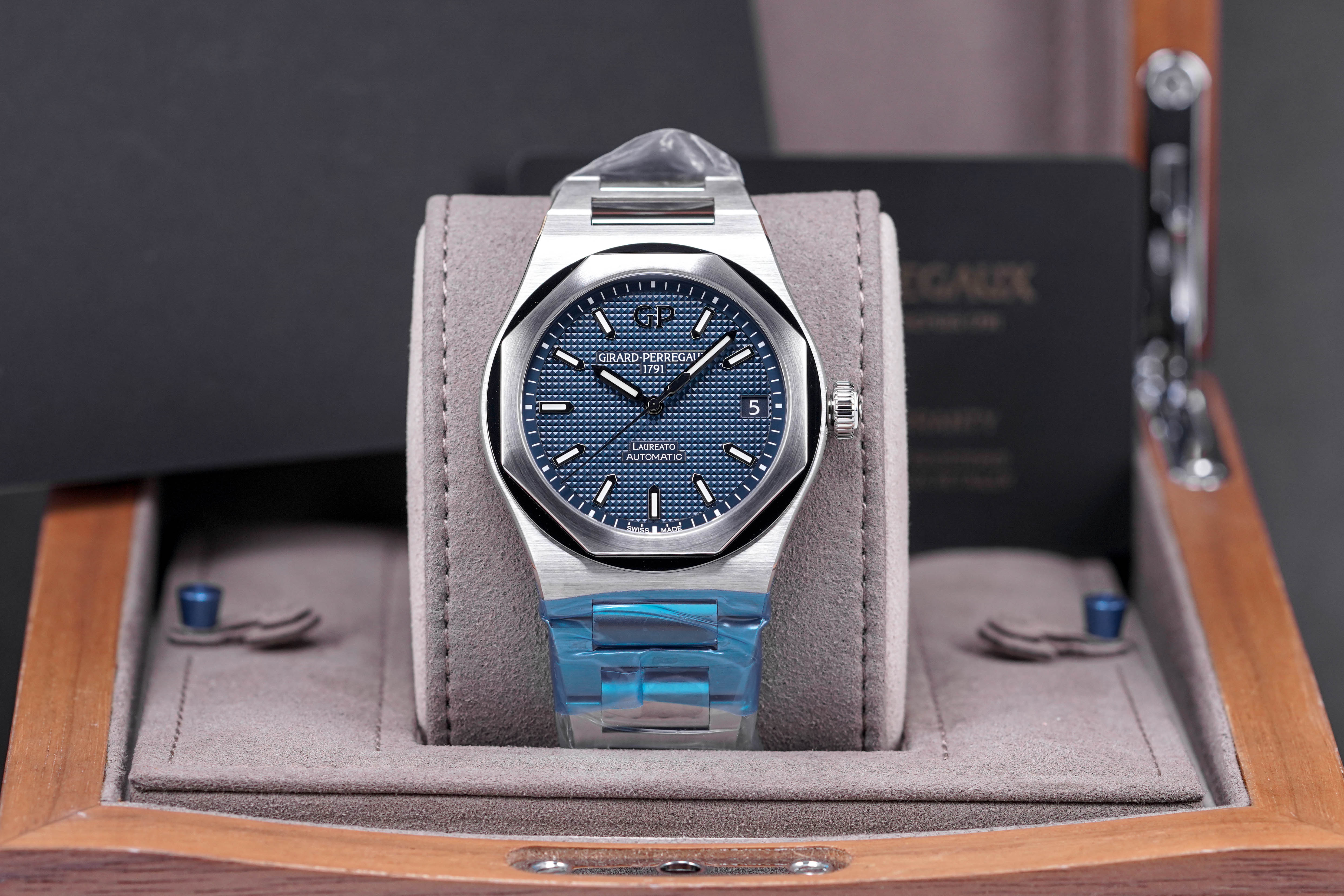 LAUREATO BLUE DIAL (2022)