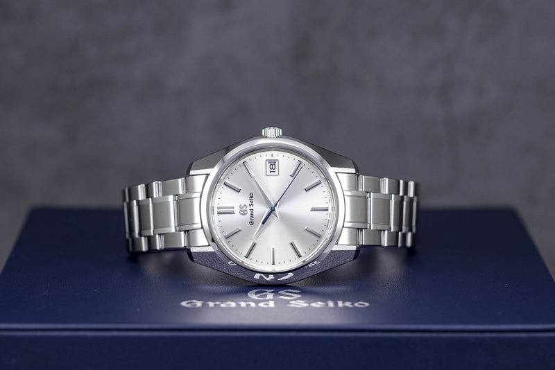 HERITAGE COLLECTION SILVER DIAL (2022)