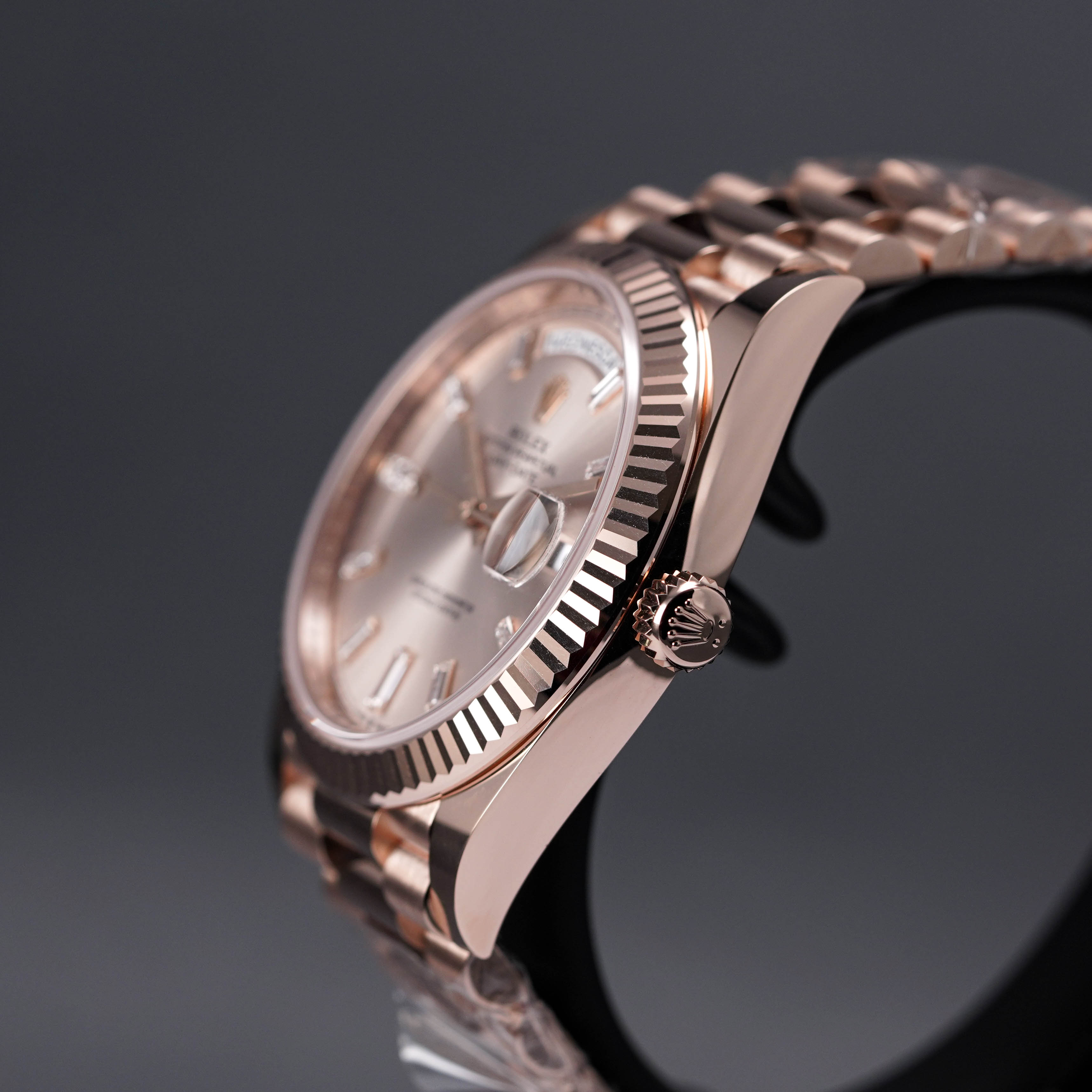 ROLEX DAYDATE 40MM ROSEGOLD SUNDUST DIAMOND DIAL