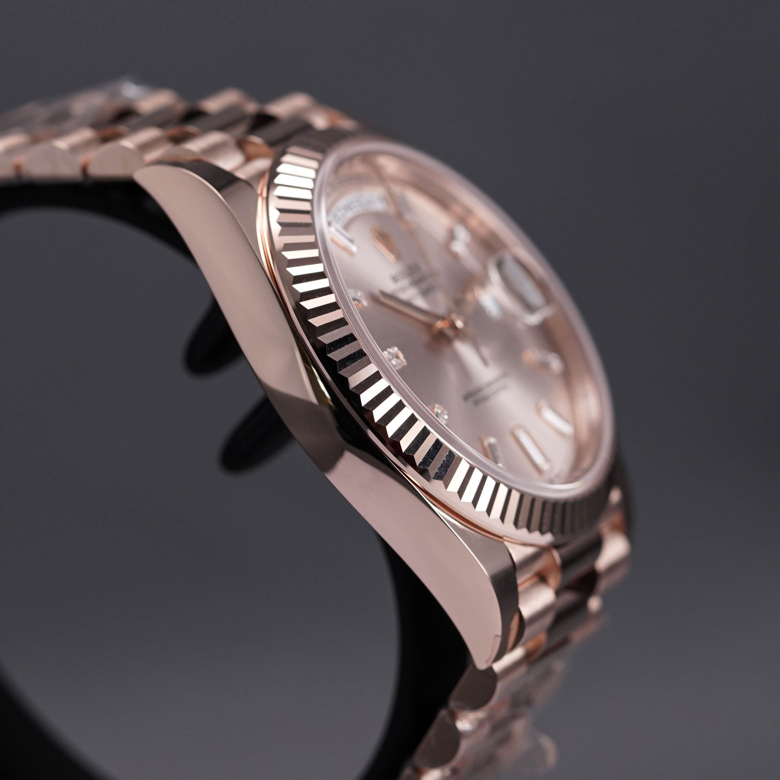 ROLEX DAYDATE 40MM ROSEGOLD SUNDUST DIAMOND DIAL