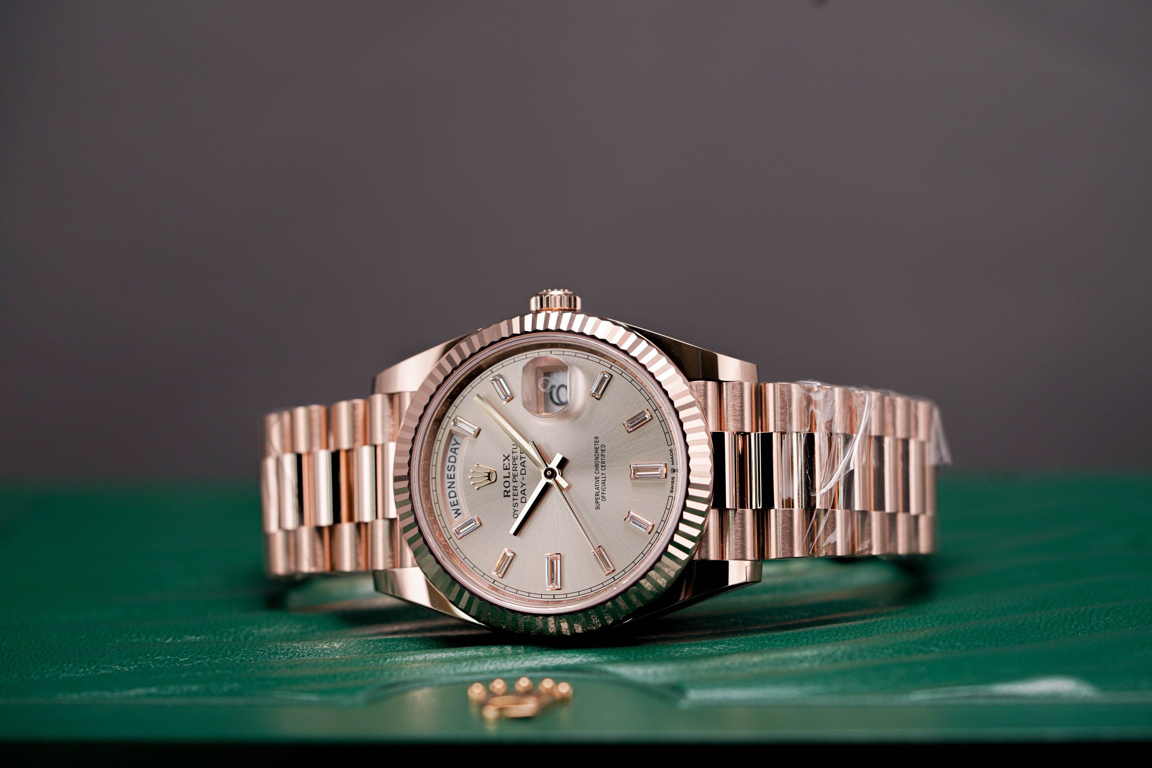 ROLEX DAYDATE 40MM ROSEGOLD SUNDUST DIAMOND DIAL