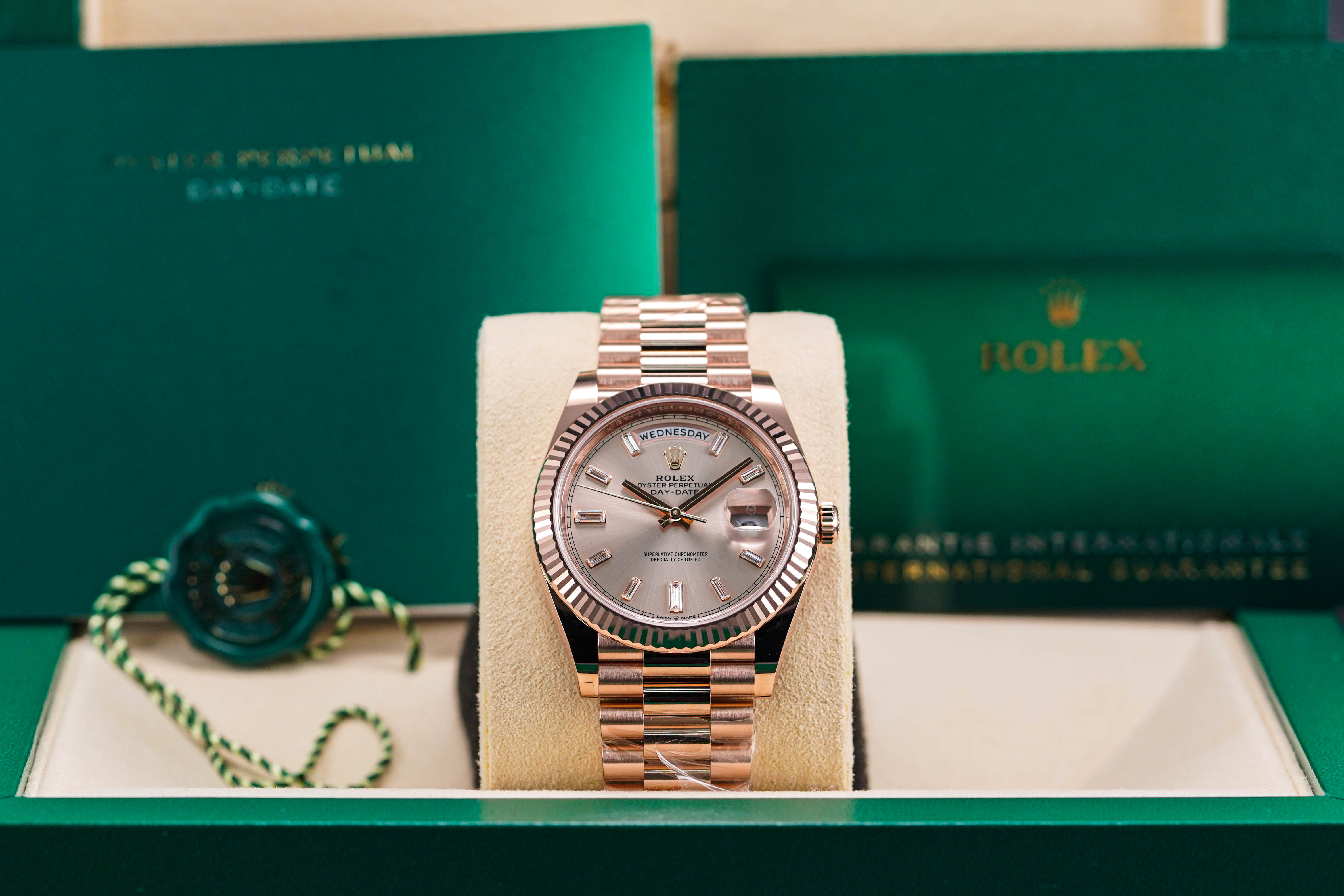 ROLEX DAYDATE 40MM ROSEGOLD SUNDUST DIAMOND DIAL