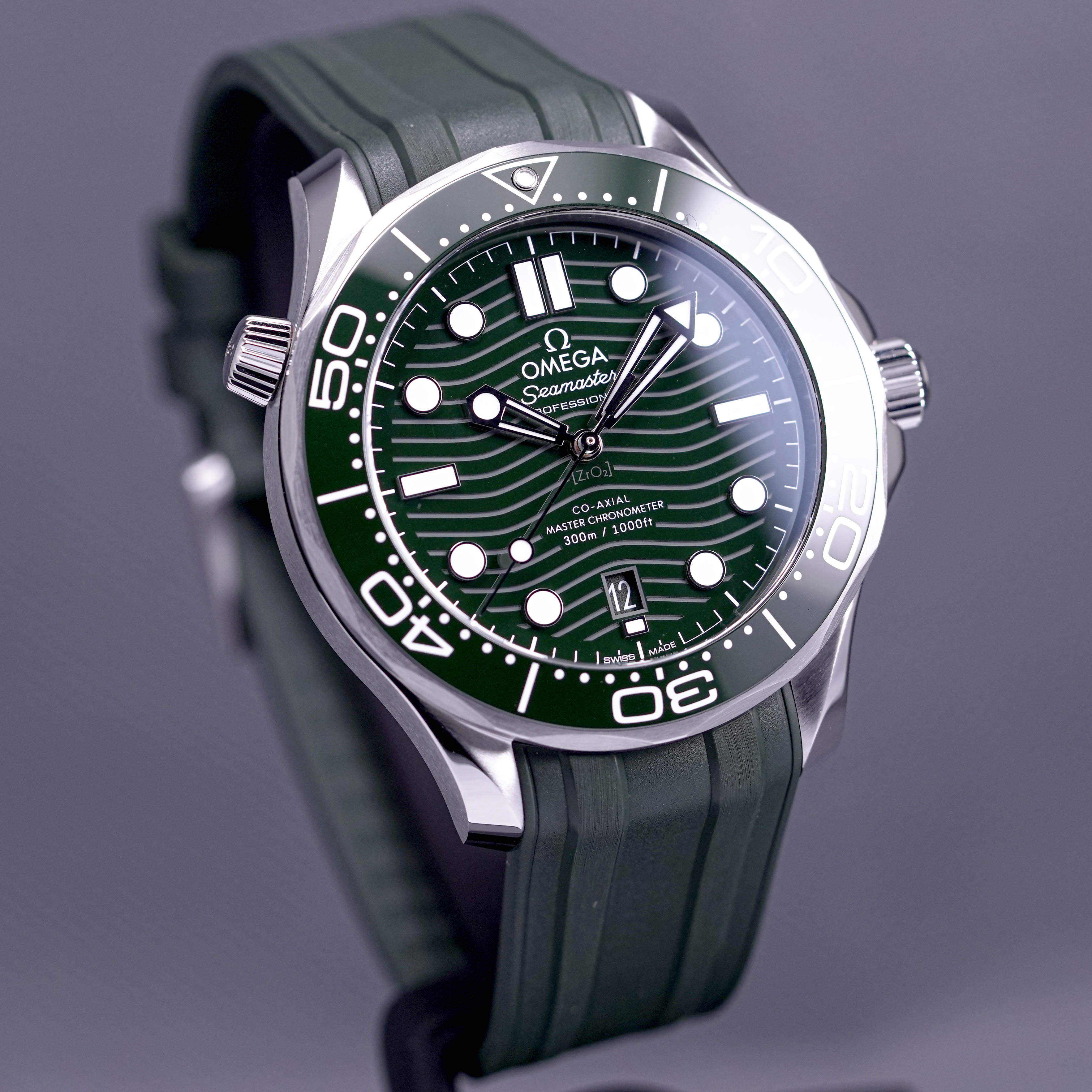 SEAMASTER DIVER 300M GREEN DIAL RUBBER STRAP (2022)