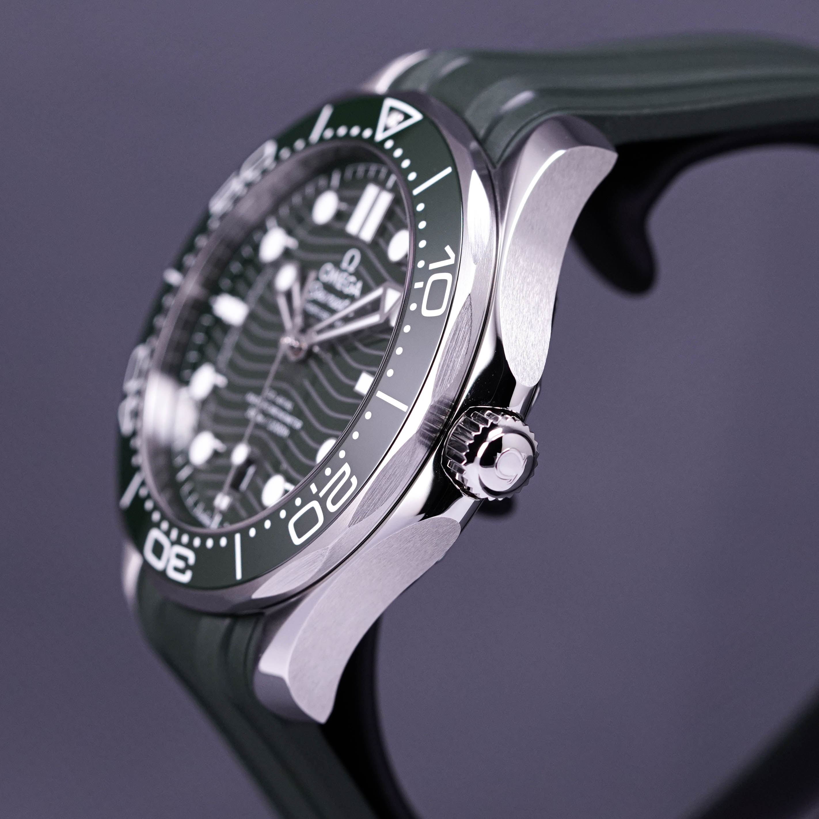 SEAMASTER DIVER 300M GREEN DIAL RUBBER STRAP (2022)