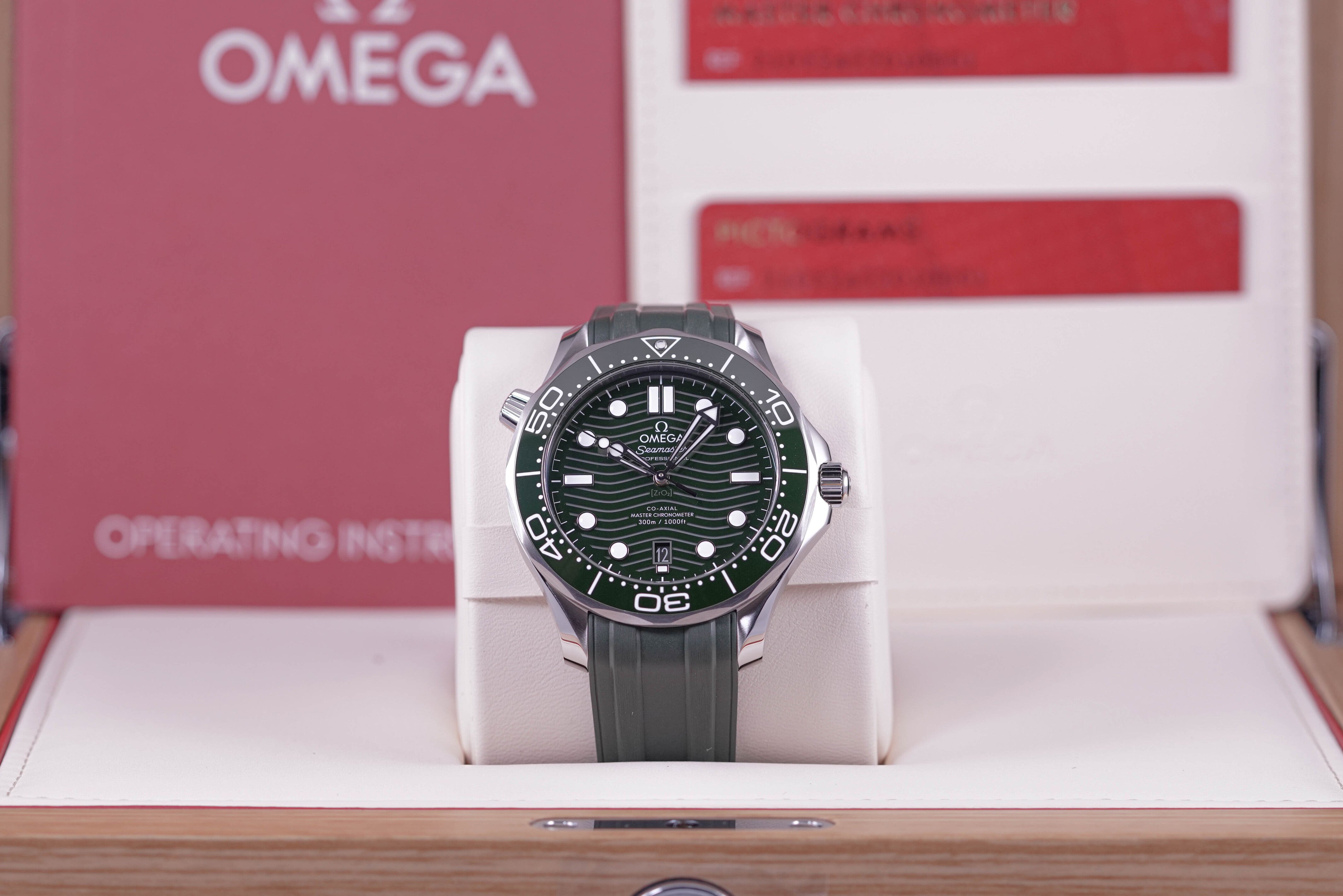 SEAMASTER DIVER 300M GREEN DIAL RUBBER STRAP (2022)