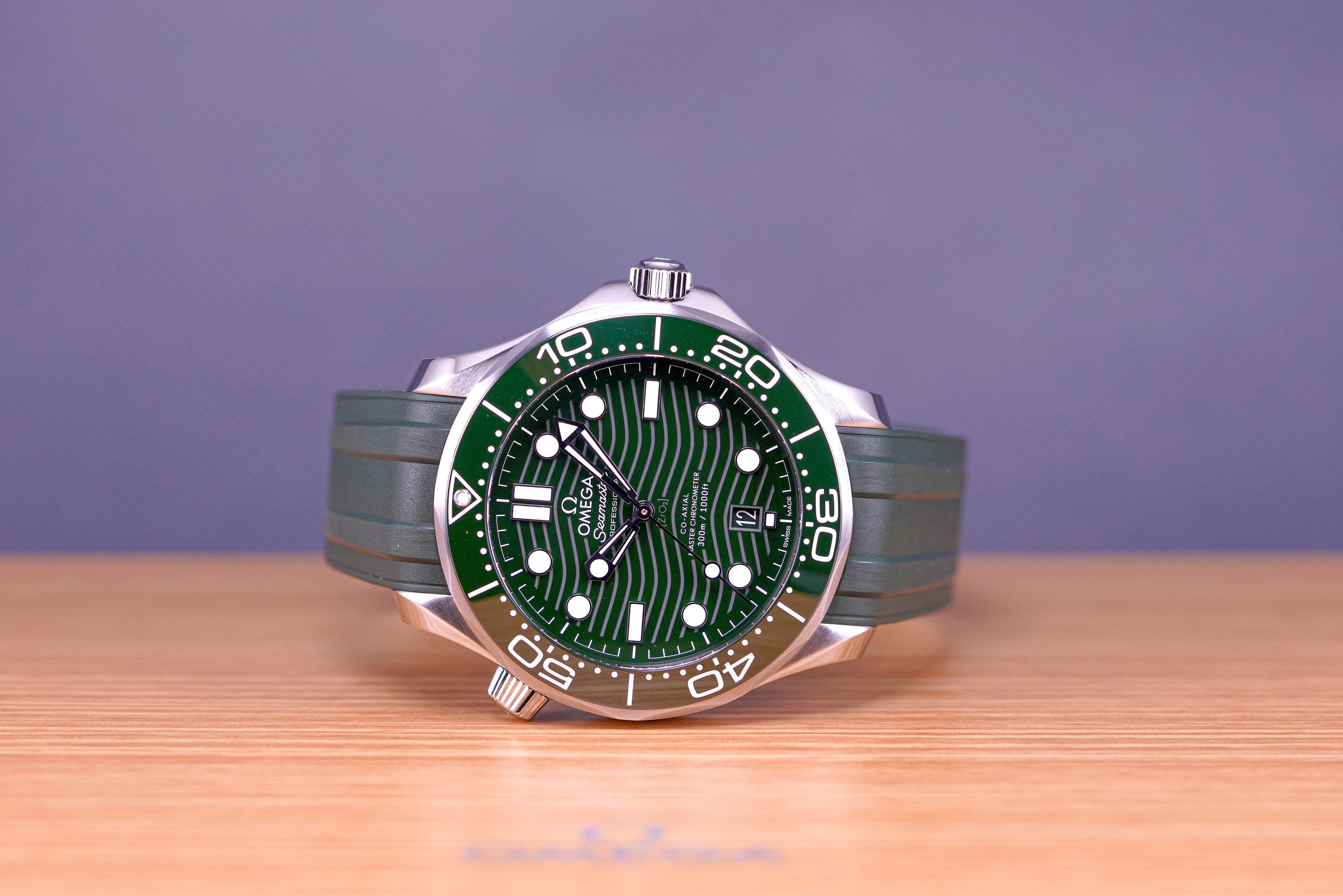 SEAMASTER DIVER 300M GREEN DIAL RUBBER STRAP (2022)