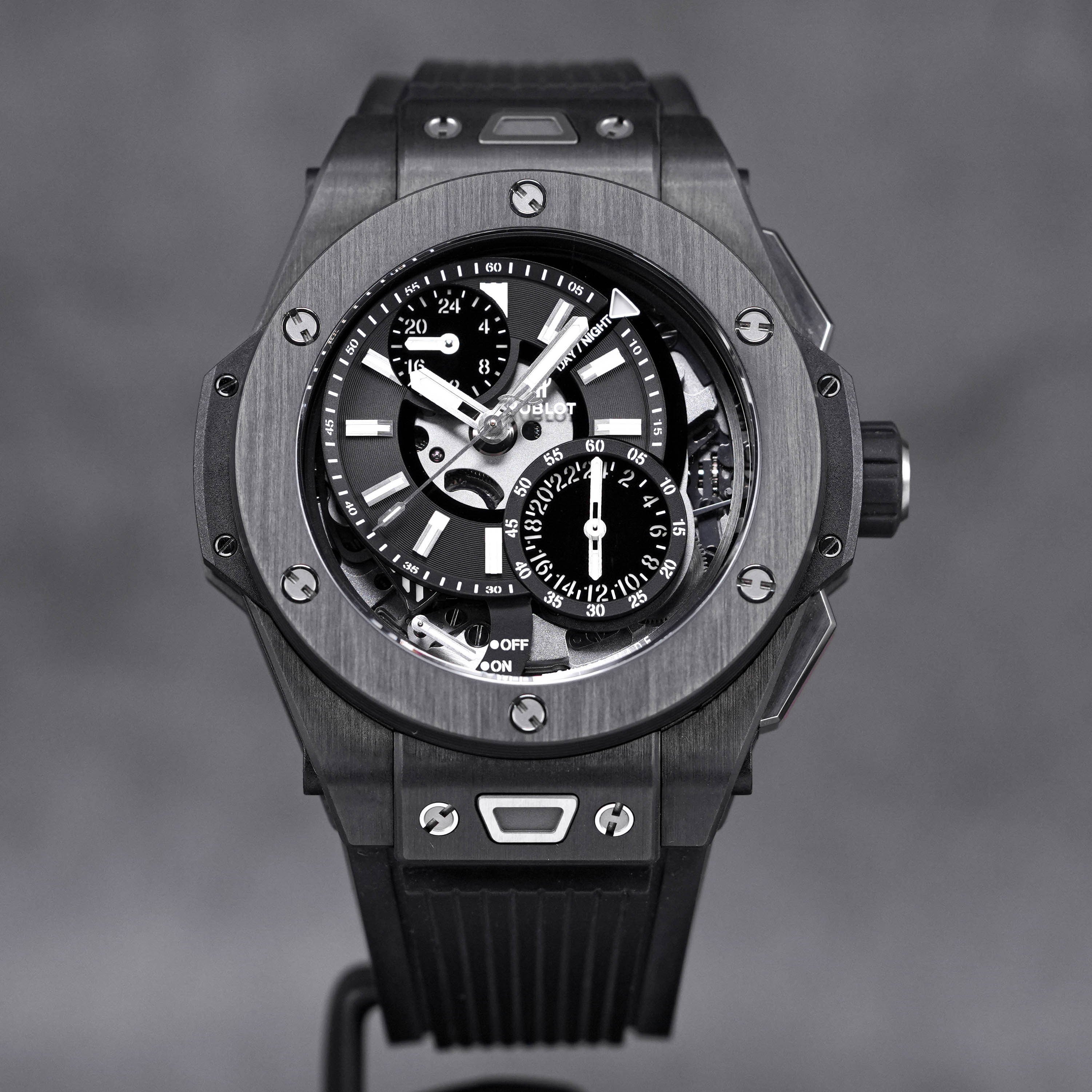 BIG BANG 45MM ALARM REPEATER GMT CARBON (2020)