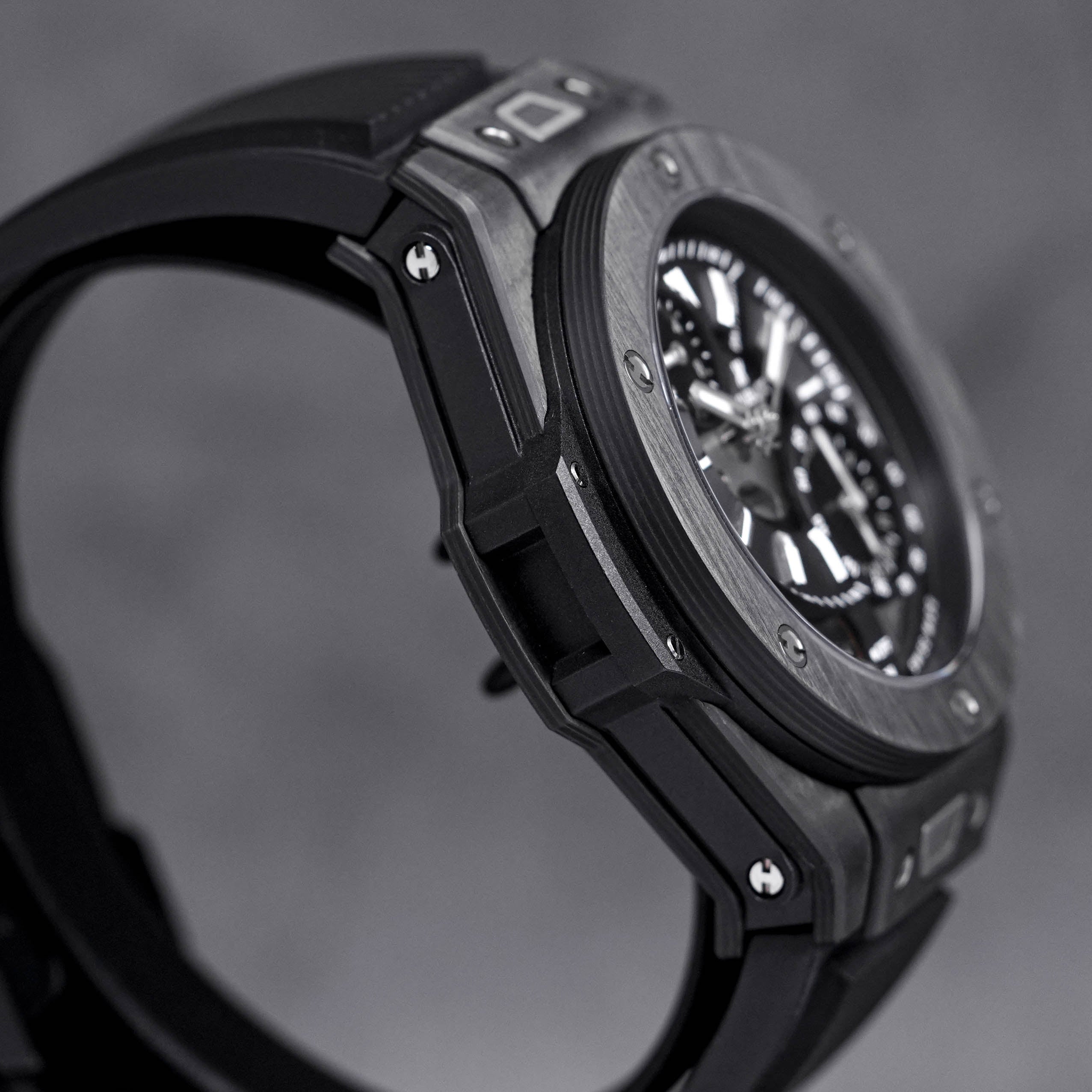 BIG BANG 45MM ALARM REPEATER GMT CARBON (2020)