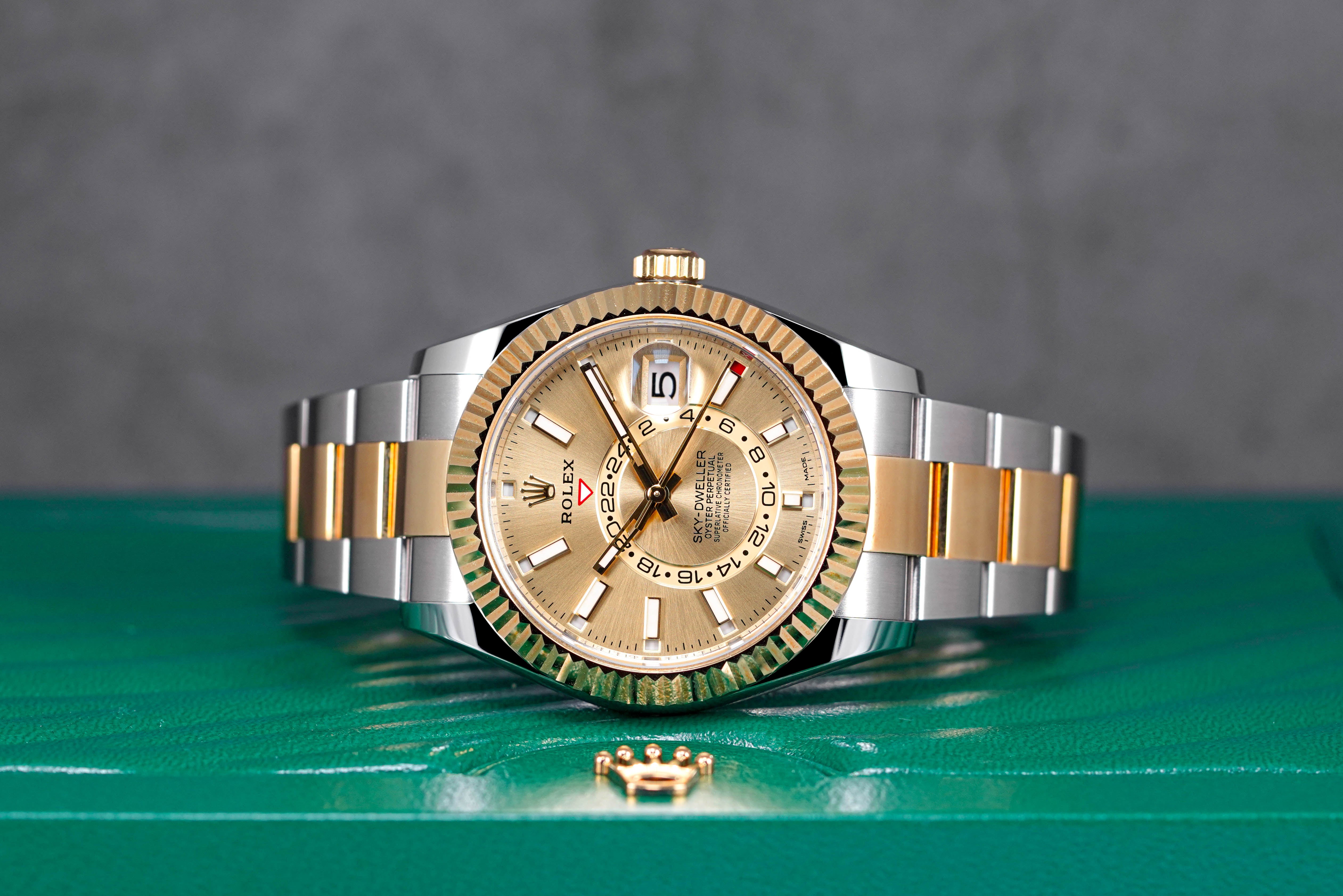 SKY DWELLER TWOTONE YELLOWGOLD CHAMPAGNE DIAL (2020)