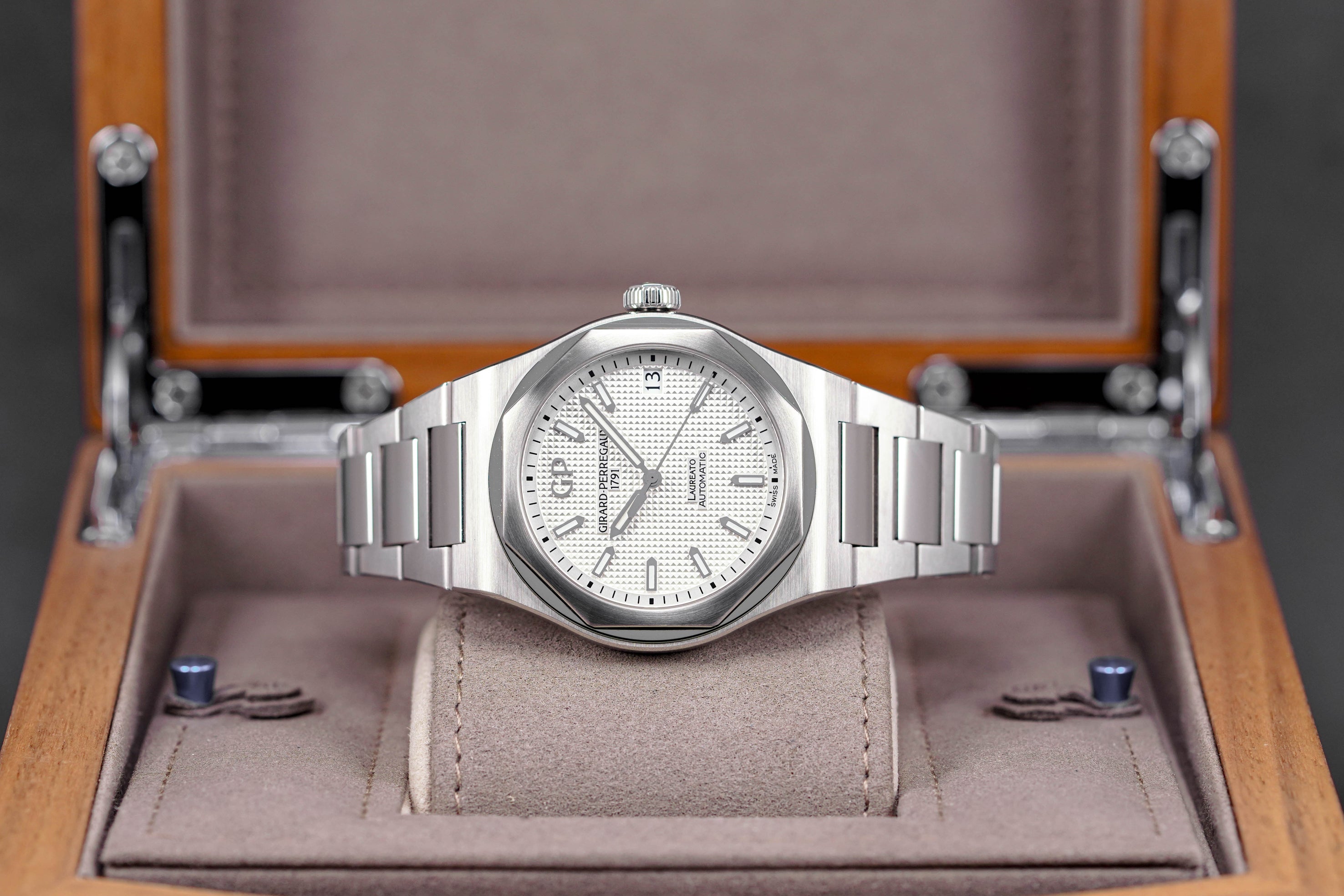 LAUREATO WHITE DIAL (2019)