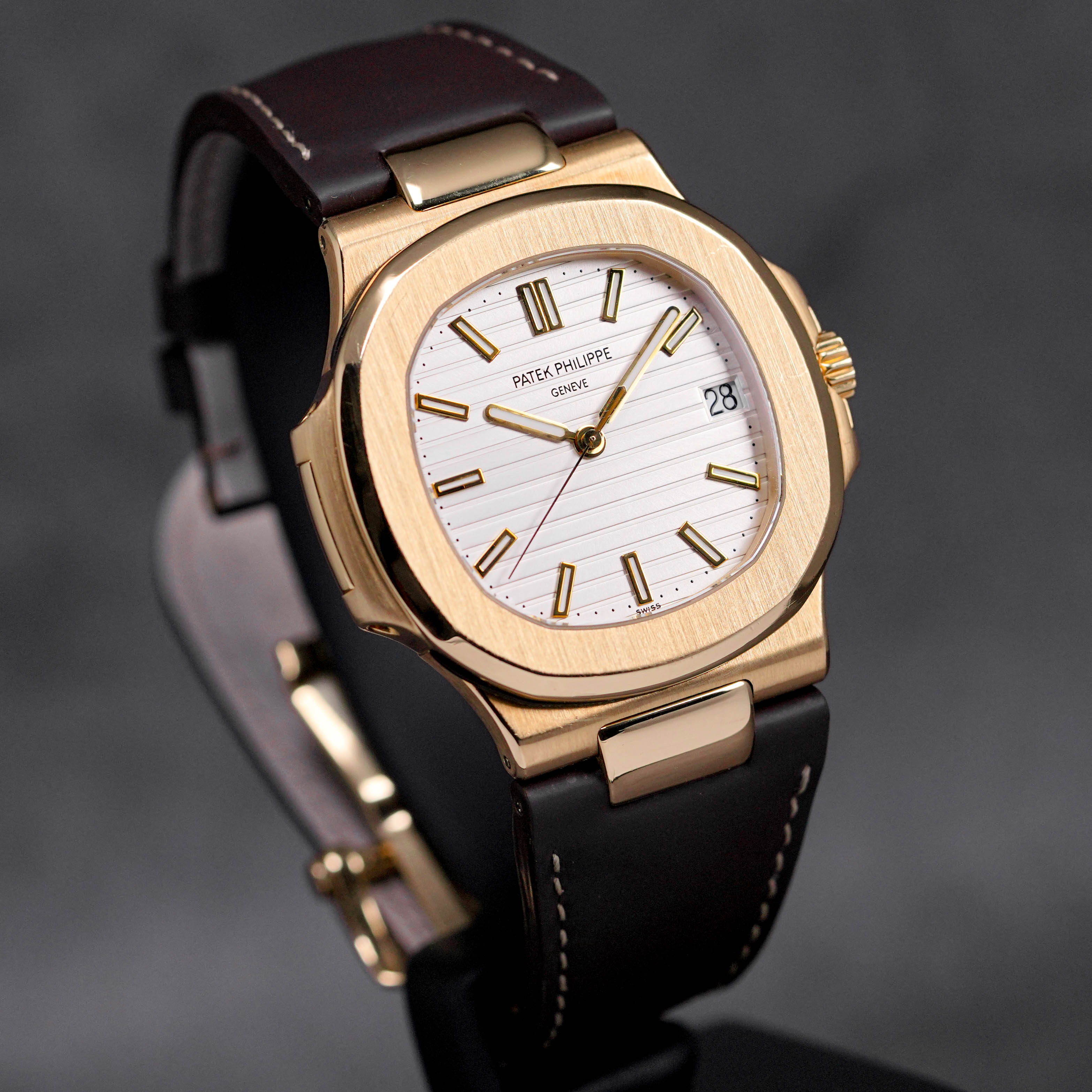 NAUTILUS 5711J-001 YELLOW GOLD SILVER DIAL (ARCHIVE PAPERS - 2009)