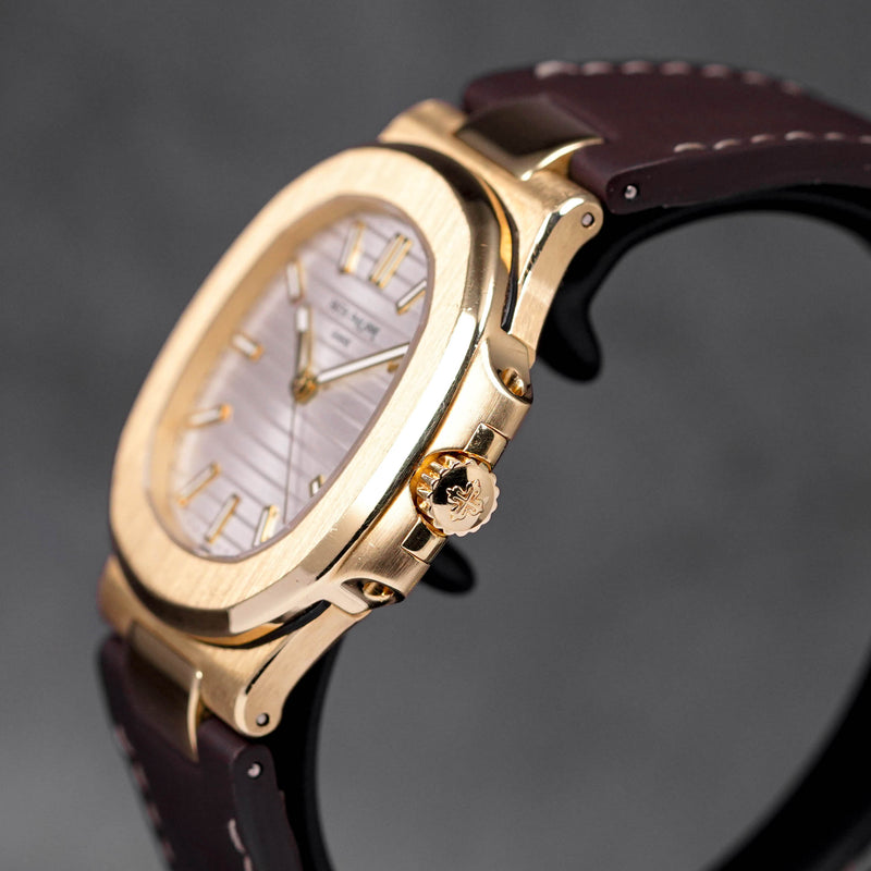 NAUTILUS 5711J-001 YELLOW GOLD SILVER DIAL (ARCHIVE PAPERS - 2009)