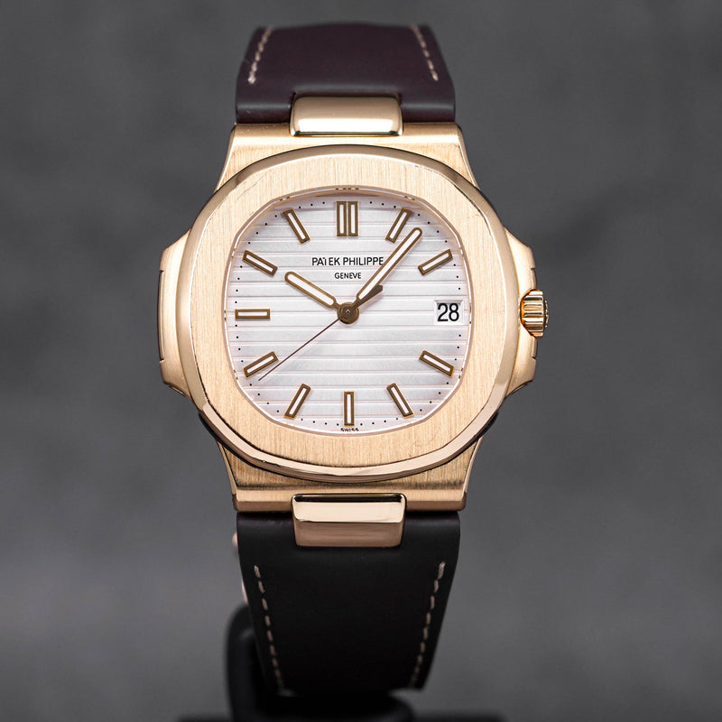NAUTILUS 5711J-001 YELLOW GOLD SILVER DIAL (ARCHIVE PAPERS - 2009)