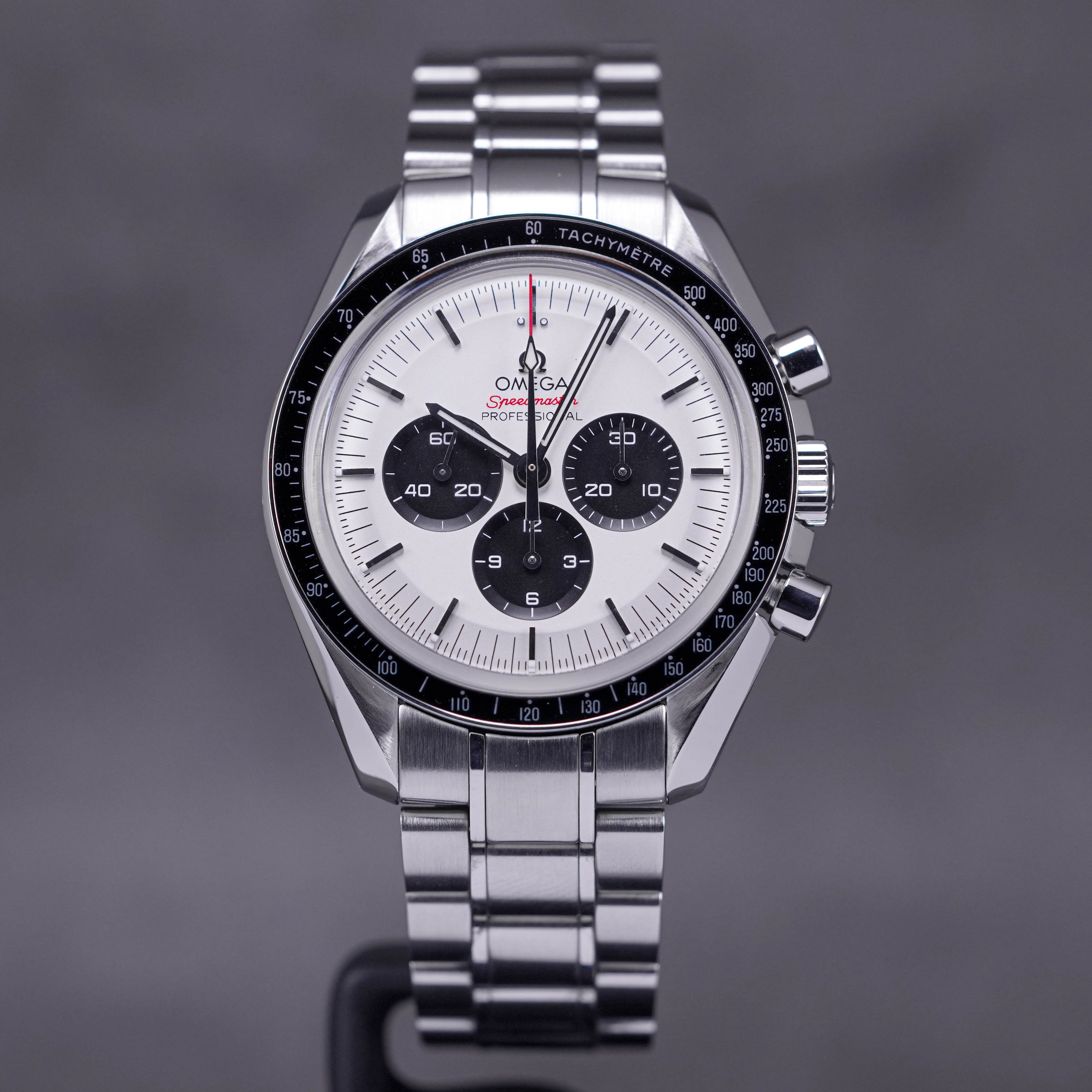 White dial online speedmaster