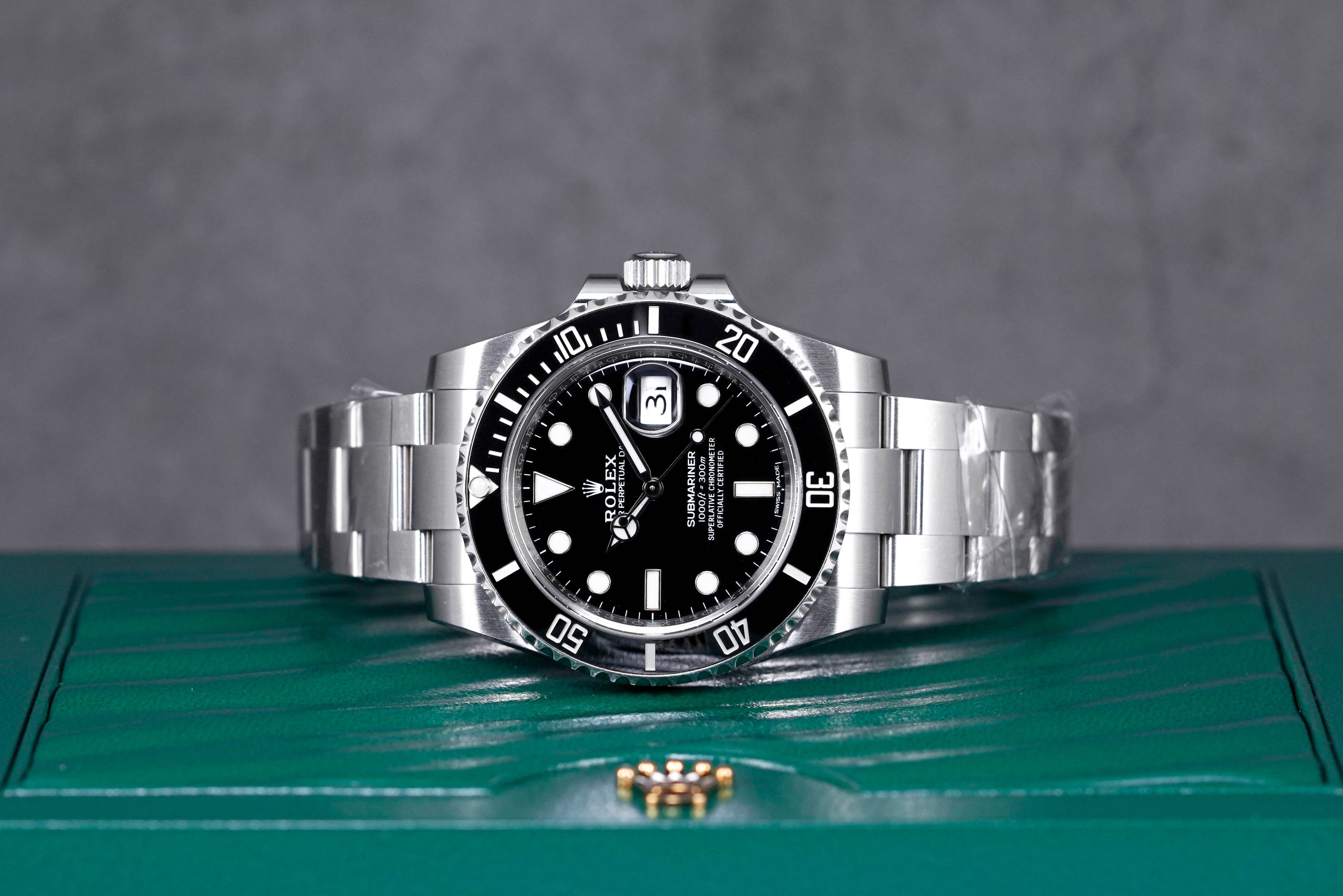 SUBMARINER DATE 40MM BLACK DIAL (2017)